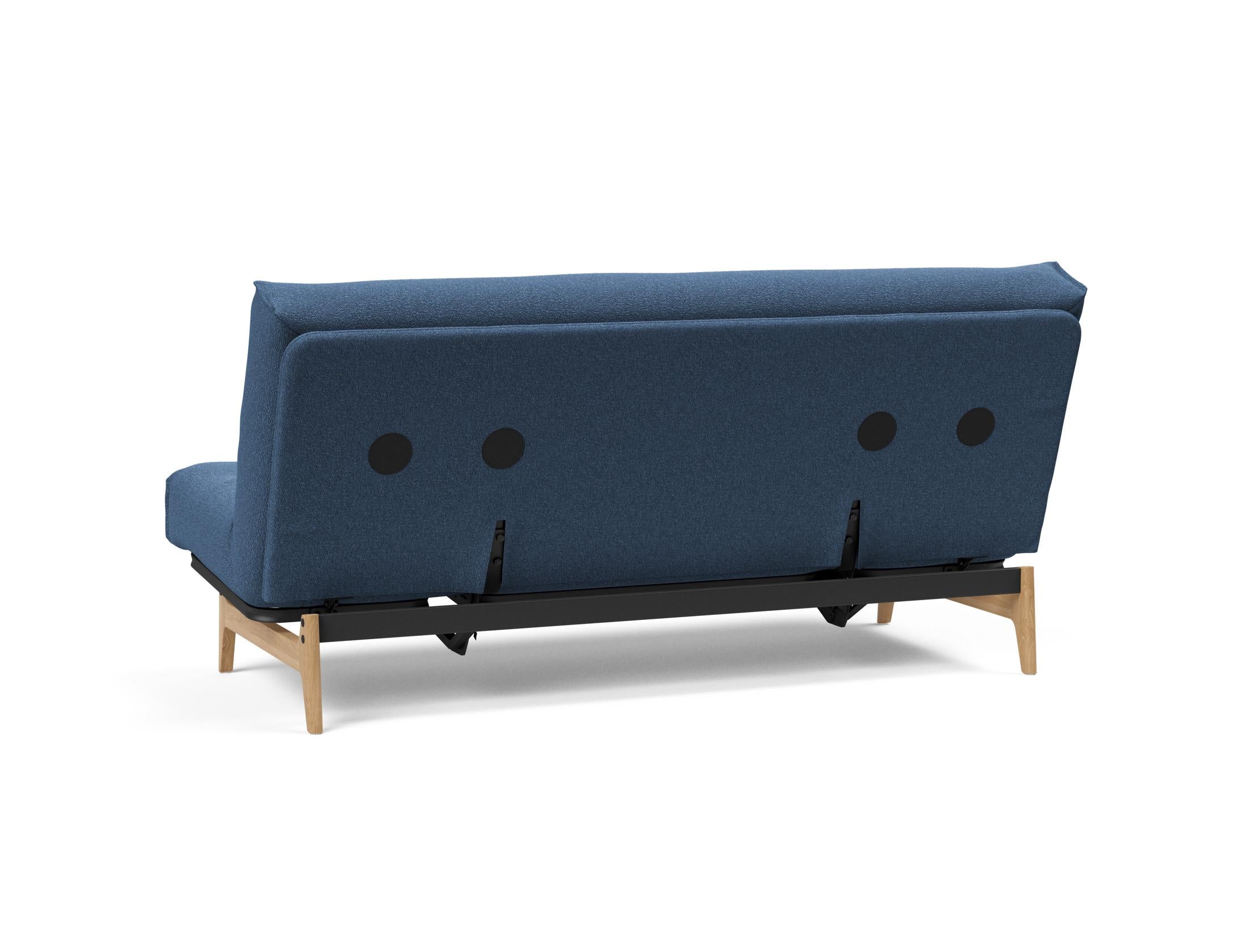 Erleben Sie das Aslak 140 Bettsofa Nordic: Stilvolles skandinavisches Design und der komfortable Soft Spring Bezug sorgen für perfekten Schlafkomfort.