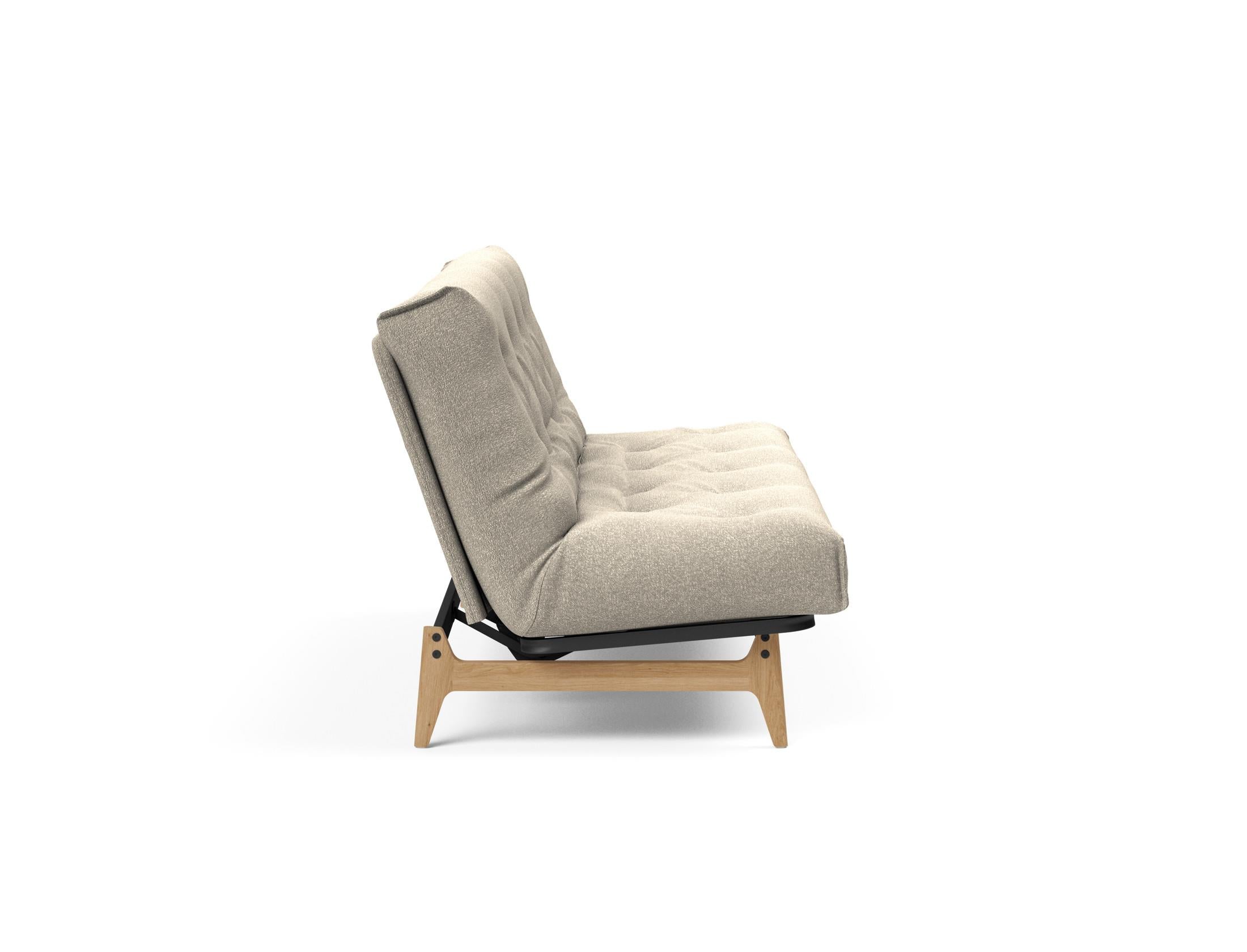 Erleben Sie das Aslak 140 Bettsofa Nordic: Stilvolles skandinavisches Design und der komfortable Soft Spring Bezug sorgen für perfekten Schlafkomfort.