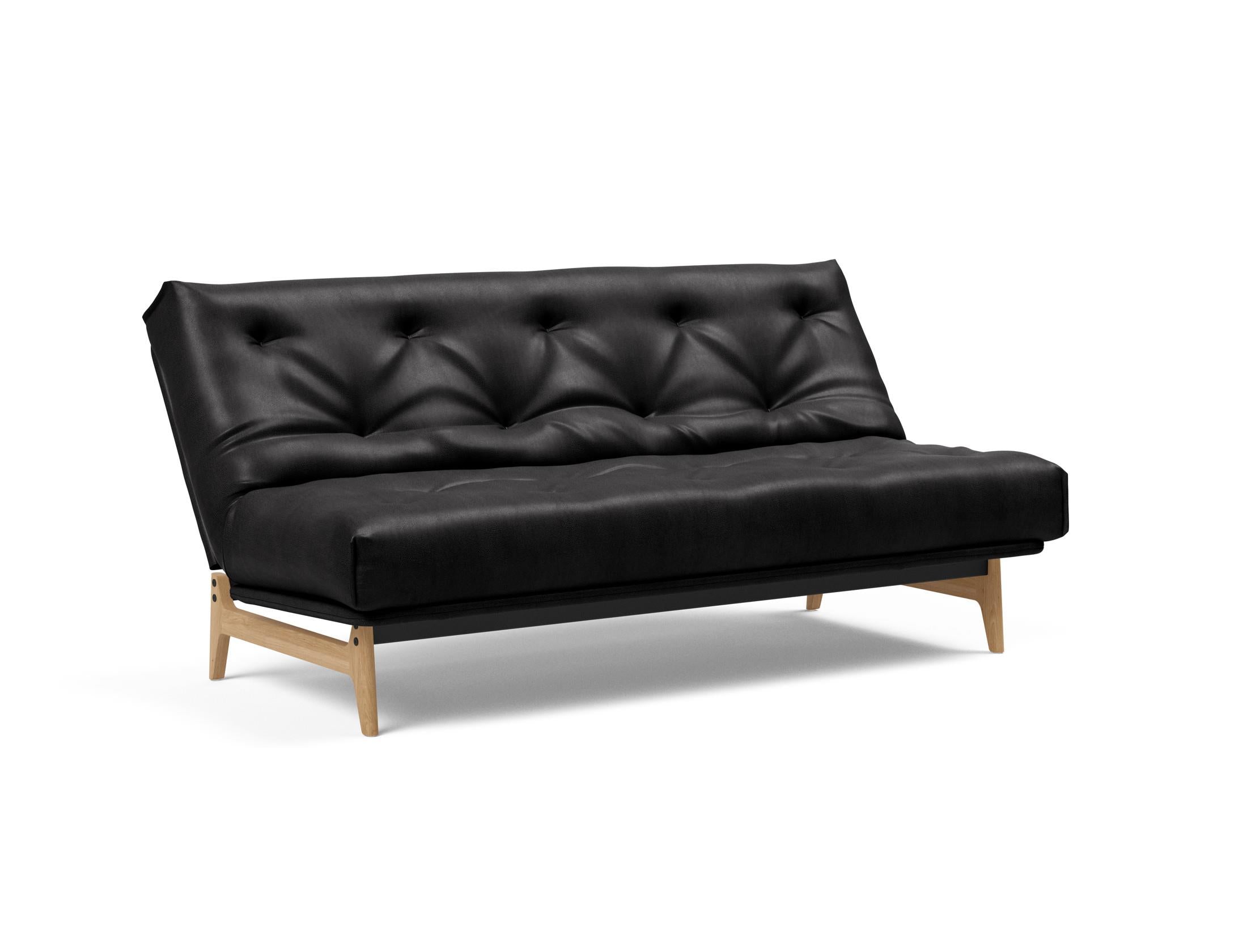 Entdecken Sie das Aslak 140 Bettsofa Nordic: Elegantes skandinavisches Design trifft auf den bequemen Soft Spring Bezug für erholsame Nächte.