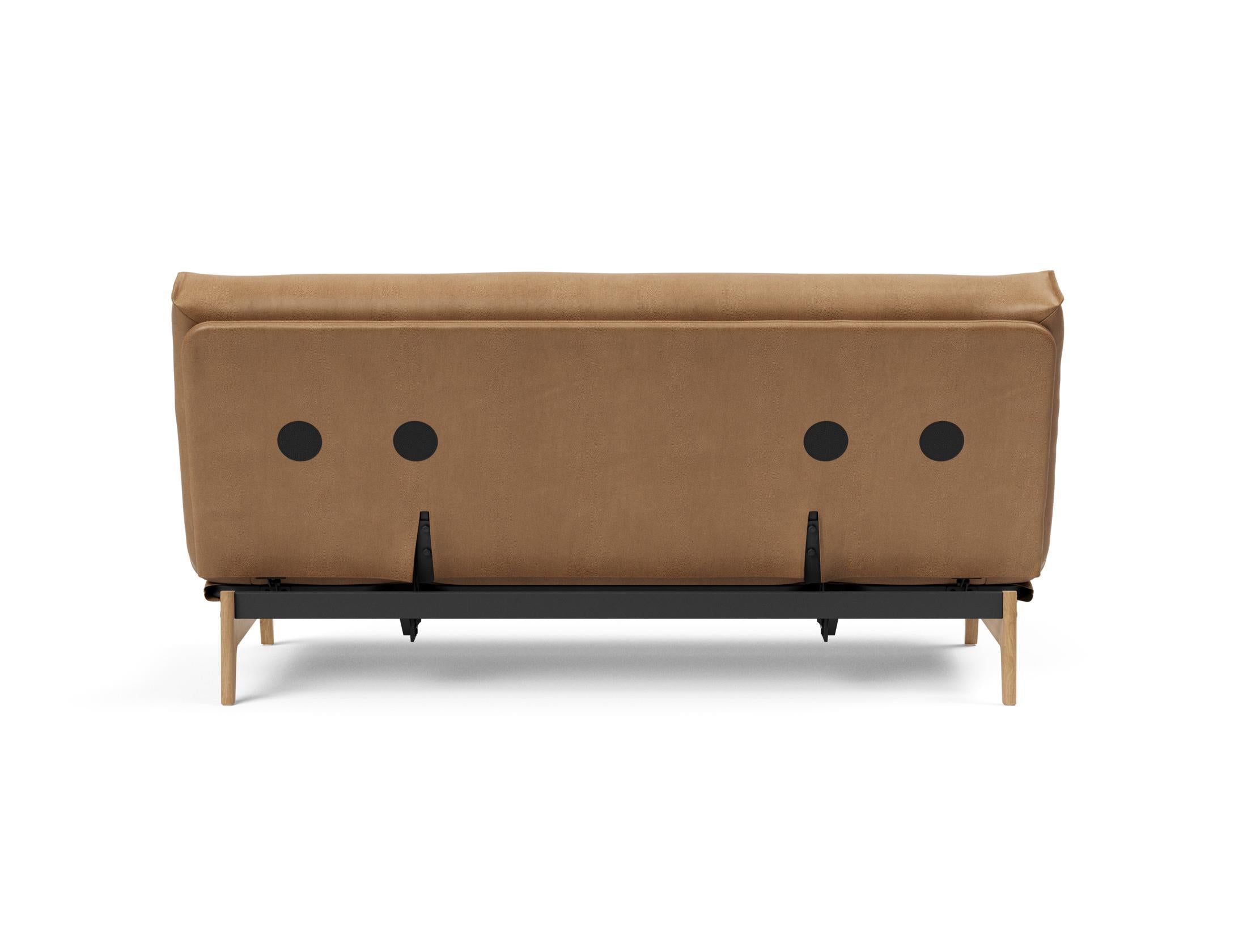 Entdecken Sie das Aslak 140 Bettsofa Nordic: Elegantes skandinavisches Design trifft auf den bequemen Soft Spring Bezug für erholsame Nächte.