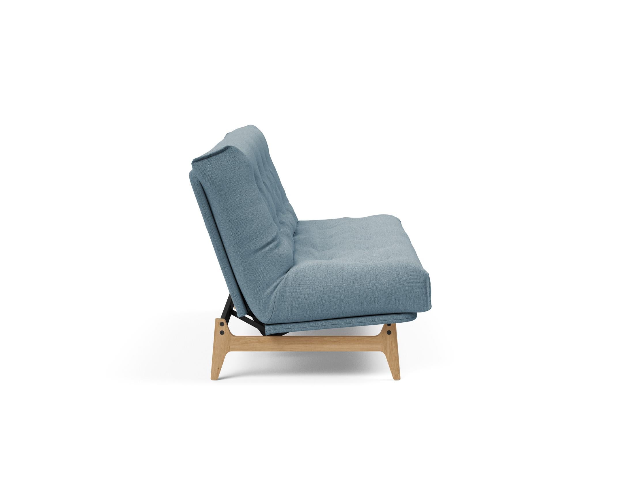 Erleben Sie das Aslak 140 Bettsofa Nordic: Stilvolles skandinavisches Design und der komfortable Soft Spring Bezug sorgen für perfekten Schlafkomfort.