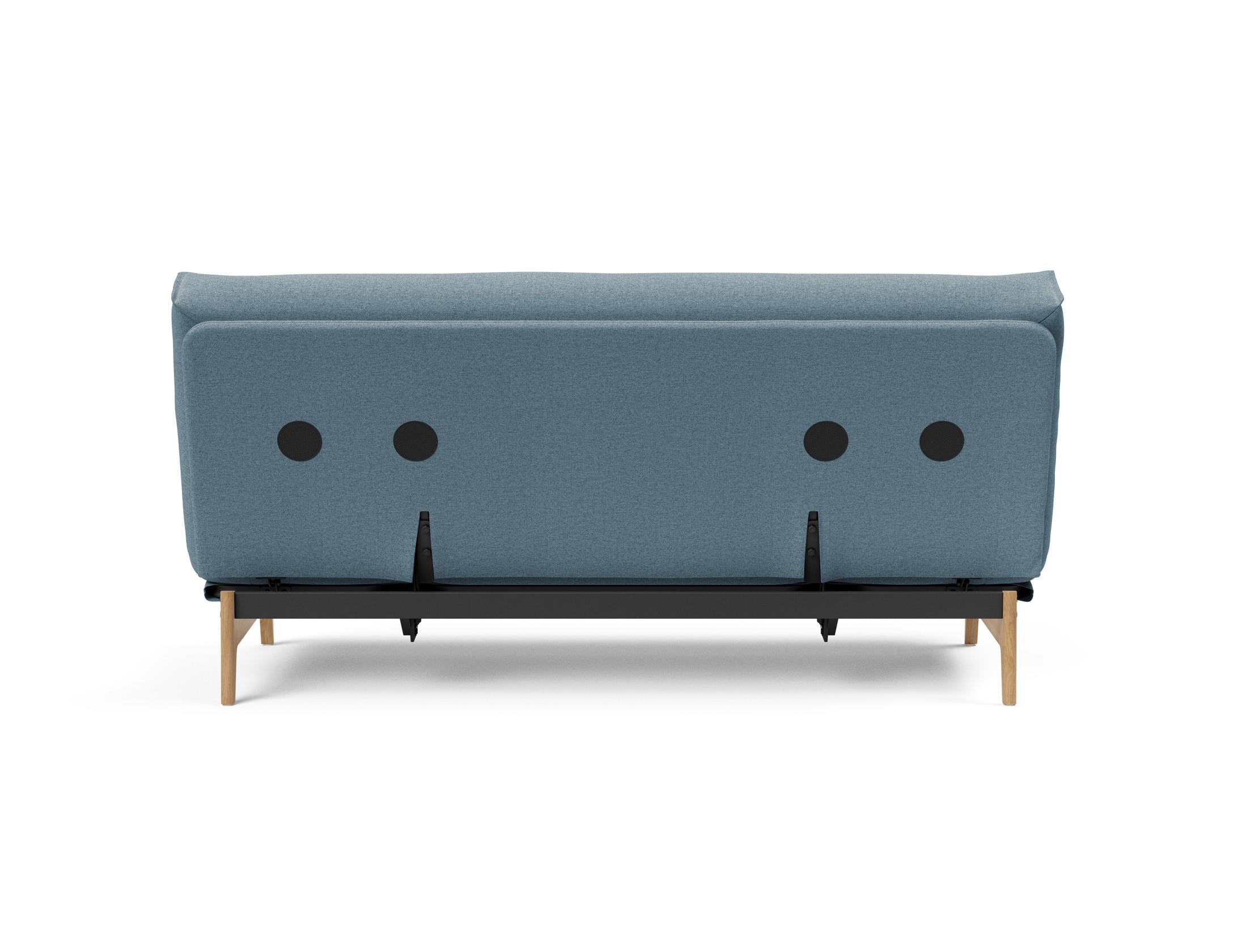 Entdecken Sie das Aslak 140 Bettsofa Nordic: Elegantes skandinavisches Design trifft auf den bequemen Soft Spring Bezug für erholsame Nächte.