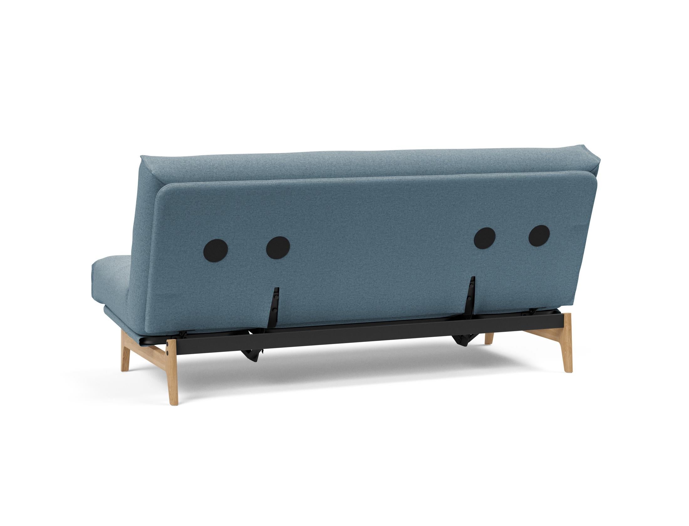 Erleben Sie das Aslak 140 Bettsofa Nordic: Stilvolles skandinavisches Design und der komfortable Soft Spring Bezug sorgen für perfekten Schlafkomfort.
