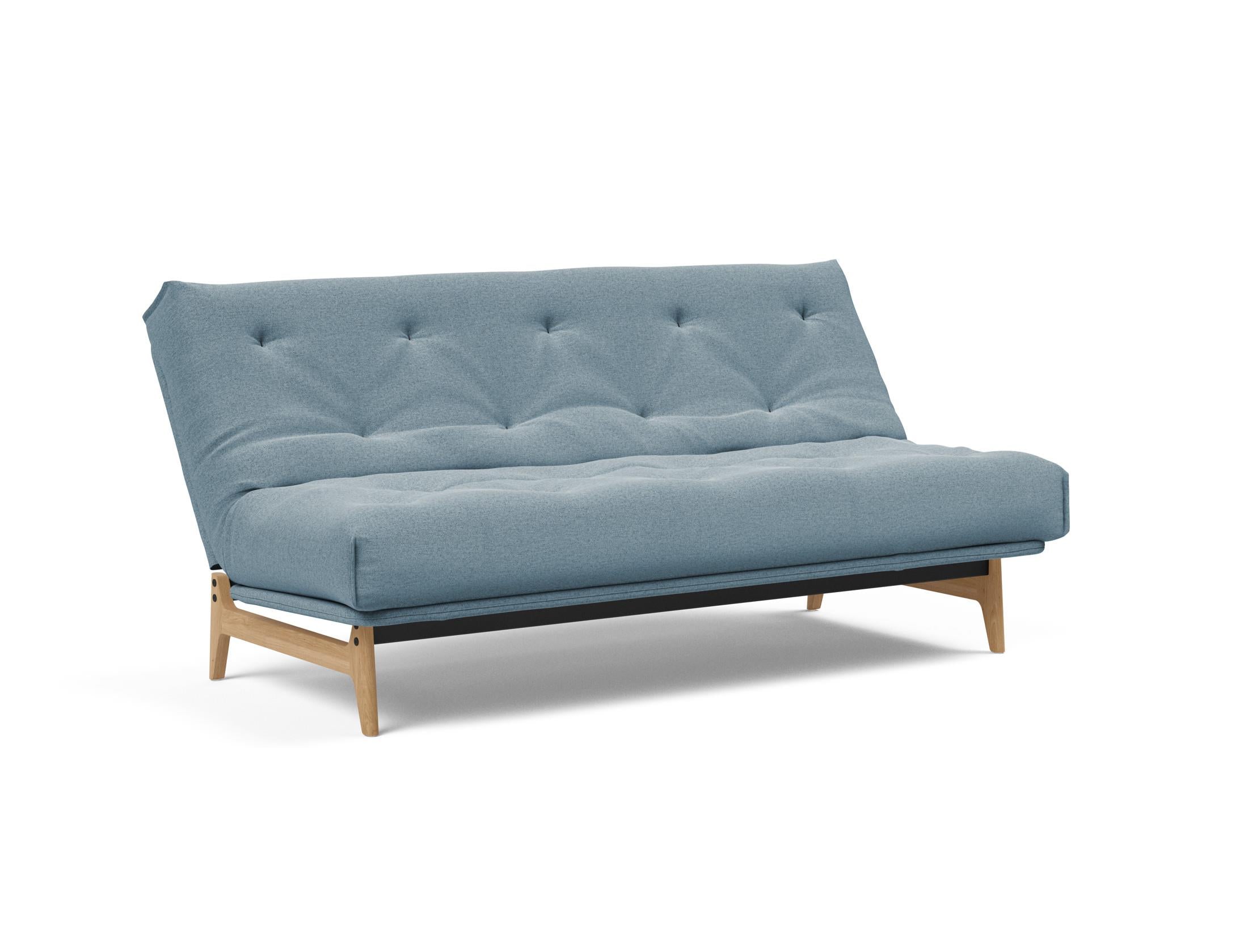 Entdecken Sie das Aslak 140 Bettsofa Nordic: Elegantes skandinavisches Design trifft auf den bequemen Soft Spring Bezug für erholsame Nächte.