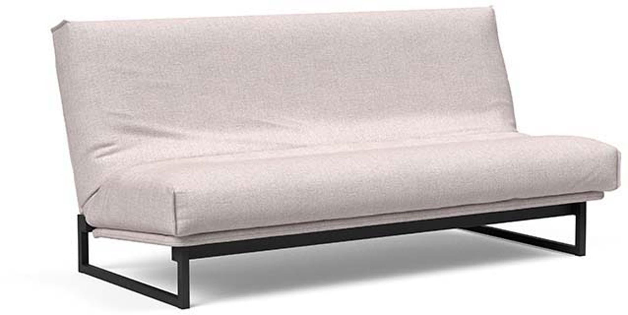 Erleben Sie das Fraction 140 Bettsofa mit Nordic Cover von Innovation Living: modernes Design, bequeme Soft Spring-Matratze, perfekt für kleine Räume.