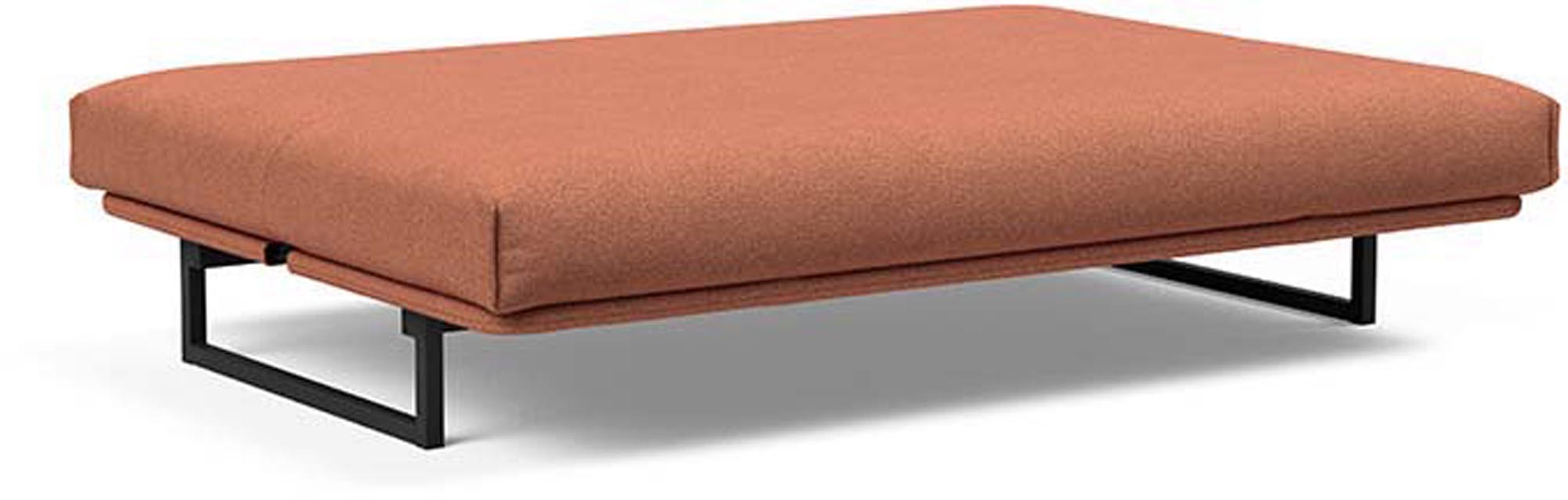 Erleben Sie das Fraction 140 Bettsofa mit Nordic Cover von Innovation Living: modernes Design, bequeme Soft Spring-Matratze, perfekt für kleine Räume.