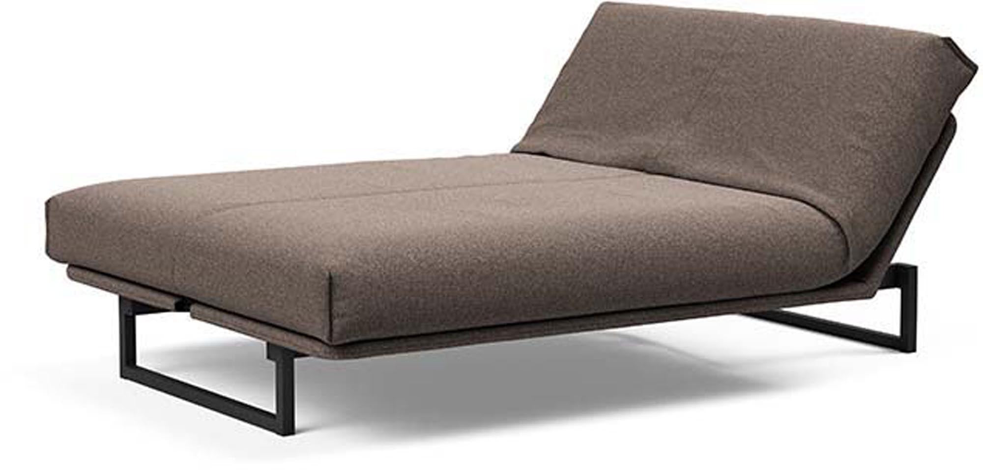 Erleben Sie das Fraction 140 Bettsofa mit Nordic Cover von Innovation Living: modernes Design, bequeme Soft Spring-Matratze, perfekt für kleine Räume.