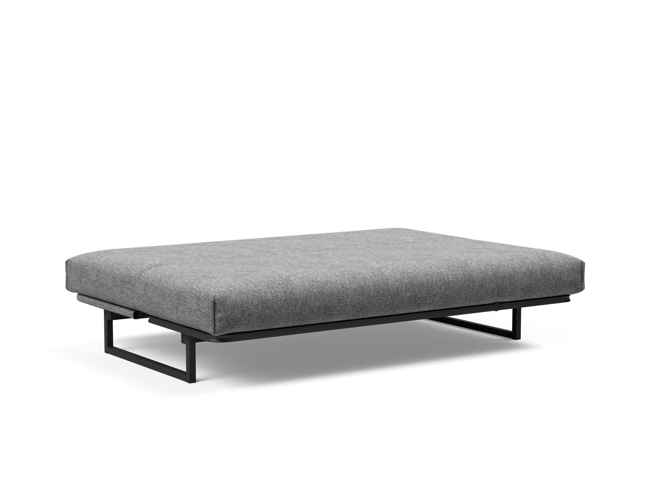 Erleben Sie das Fraction 140 Bettsofa mit Nordic Cover von Innovation Living: modernes Design, bequeme Soft Spring-Matratze, perfekt für kleine Räume.