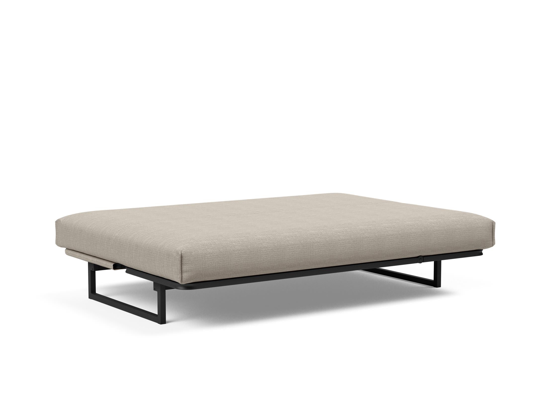 Erleben Sie das Fraction 140 Bettsofa mit Nordic Cover von Innovation Living: modernes Design, bequeme Soft Spring-Matratze, perfekt für kleine Räume.