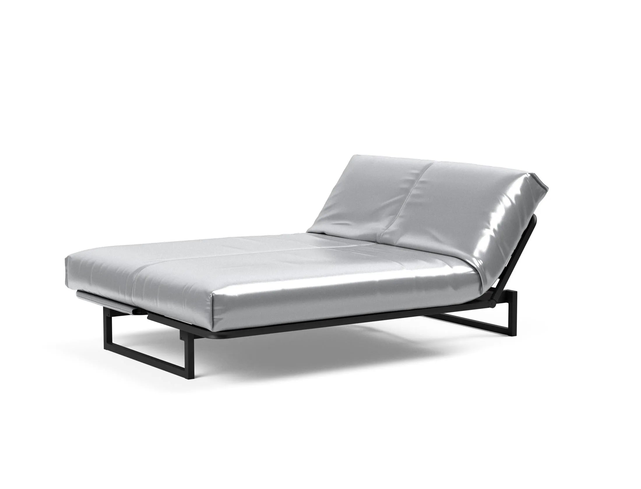 Erleben Sie das Fraction 140 Bettsofa mit Nordic Cover von Innovation Living: modernes Design, bequeme Soft Spring-Matratze, perfekt für kleine Räume.