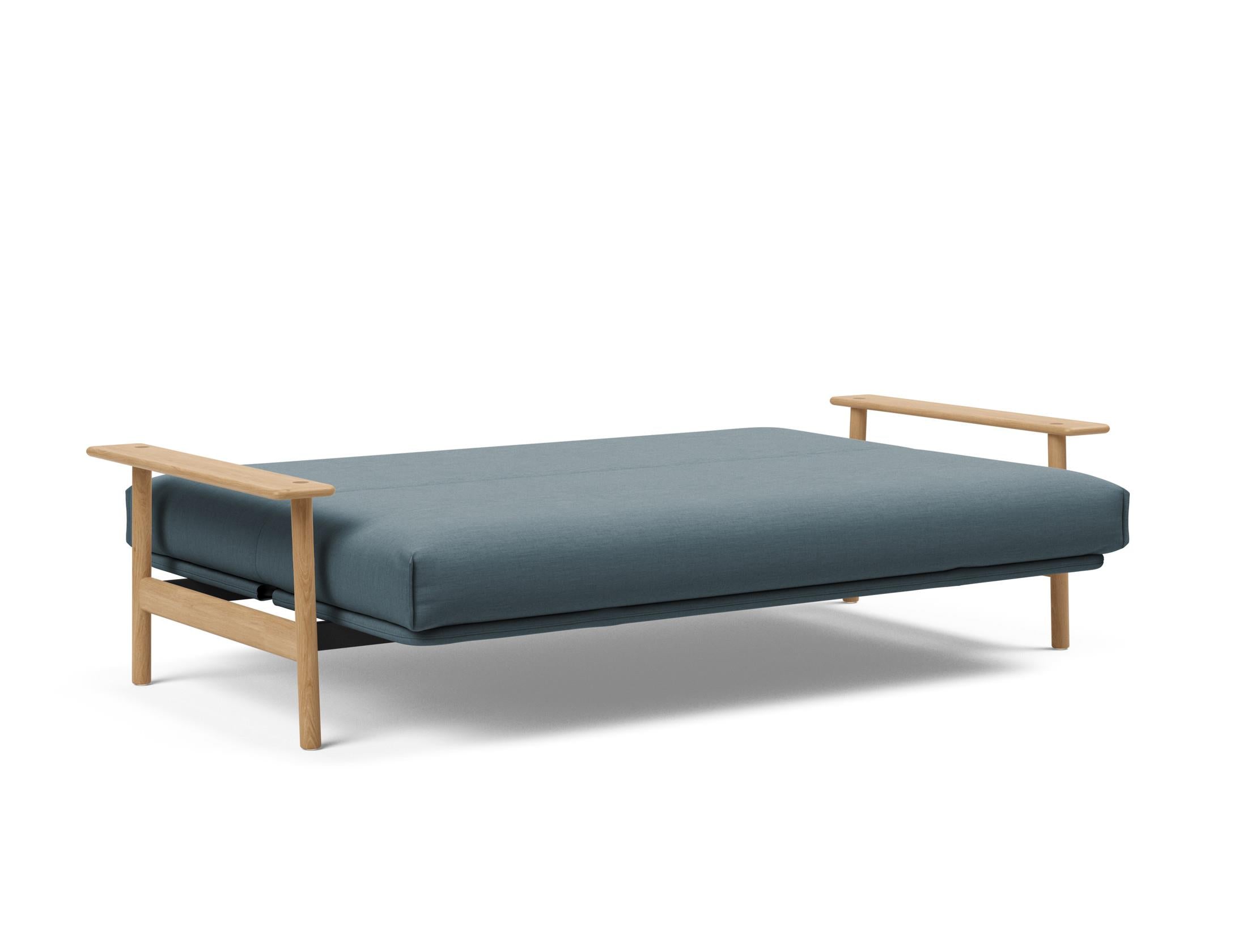 Erleben Sie das Balder Bettsofa 140 Nordic Cover: modernes Design, bequeme Soft Spring Matratze, perfekt für flexible Wohnlösungen.