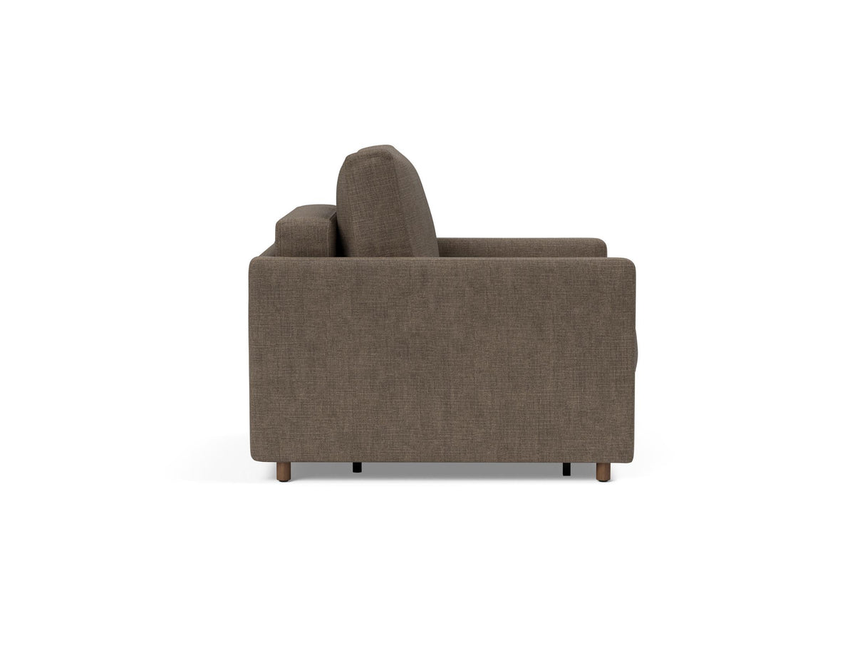 Neah Sessel mit Slim Armlehnen in 411 Esina Cedar Brown präsentiert im Onlineshop von KAQTU Design AG. Sessel ist von Innovation Living