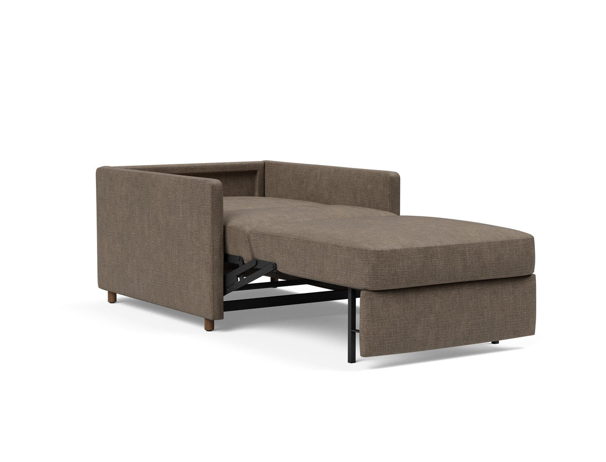 Neah Sessel mit Slim Armlehnen in 411 Esina Cedar Brown präsentiert im Onlineshop von KAQTU Design AG. Sessel ist von Innovation Living