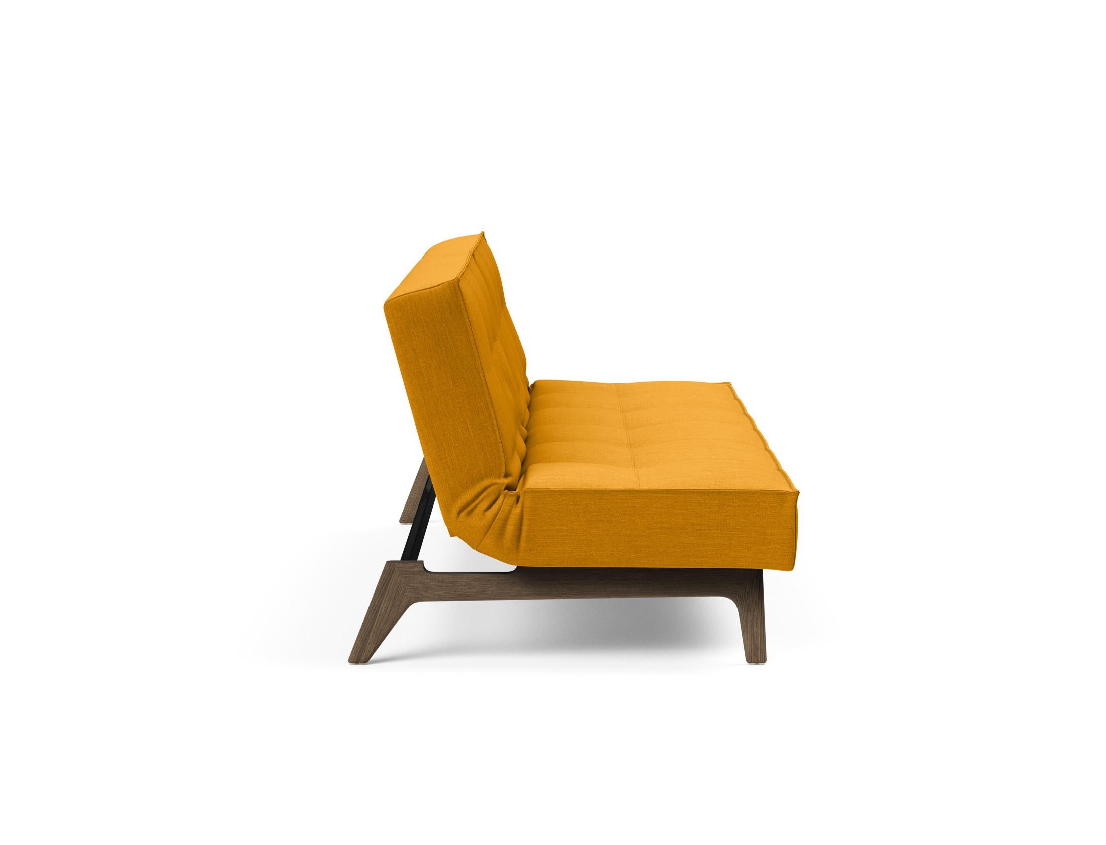 Erleben Sie das Splitback Sofabett 115 Eik von Innovation Living – ein elegantes, multifunktionales Möbelstück, das perfekten Schlafkomfort bietet.