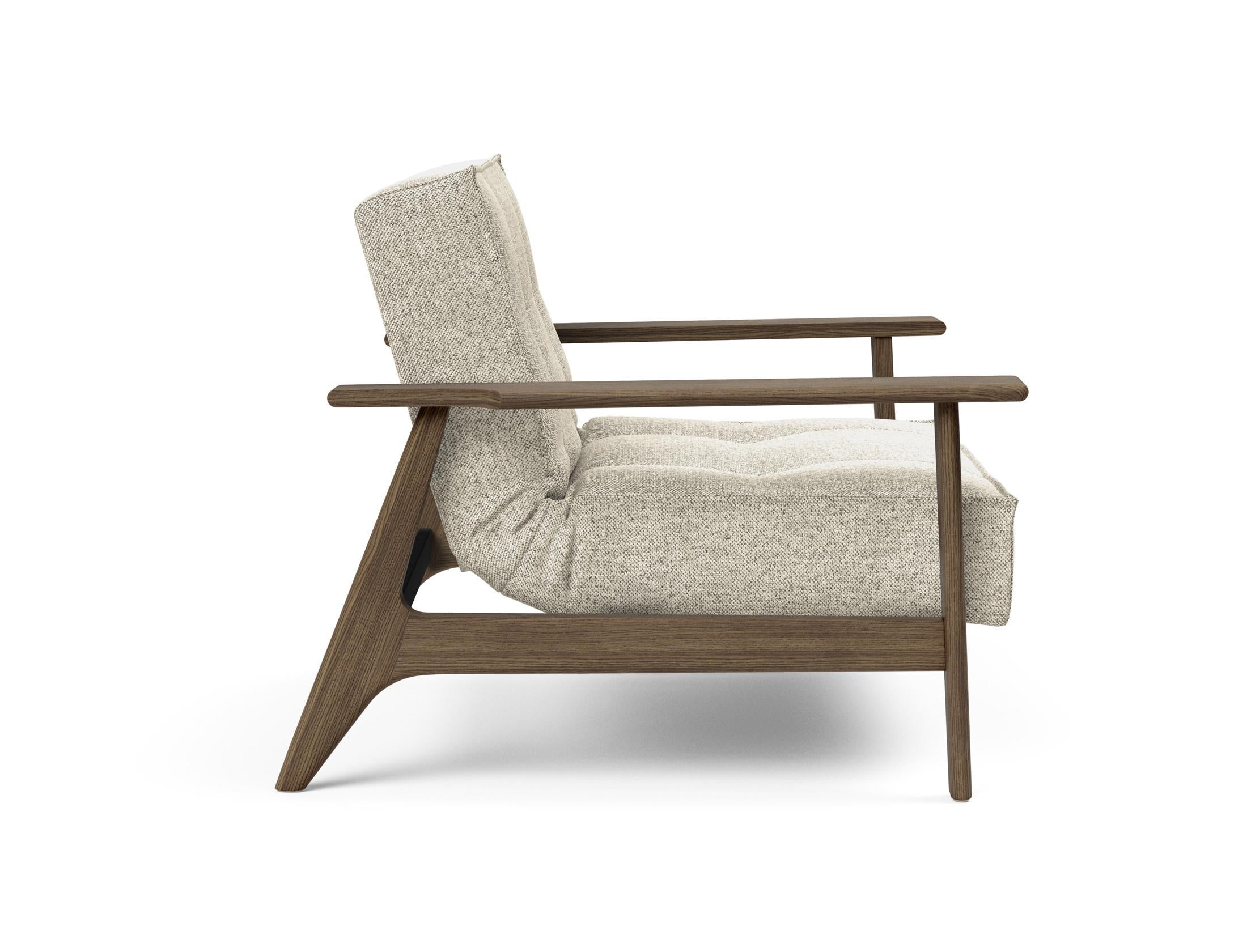 Erleben Sie den Splitback Frej Sessel von Innovation Living – ein elegantes, multifunktionales Möbelstück, das jedem Raum Charakter verleiht.