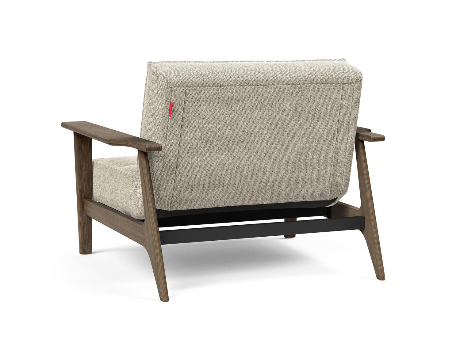Erleben Sie den Splitback Frej Sessel von Innovation Living – ein elegantes, multifunktionales Möbelstück, das jedem Raum Charakter verleiht.