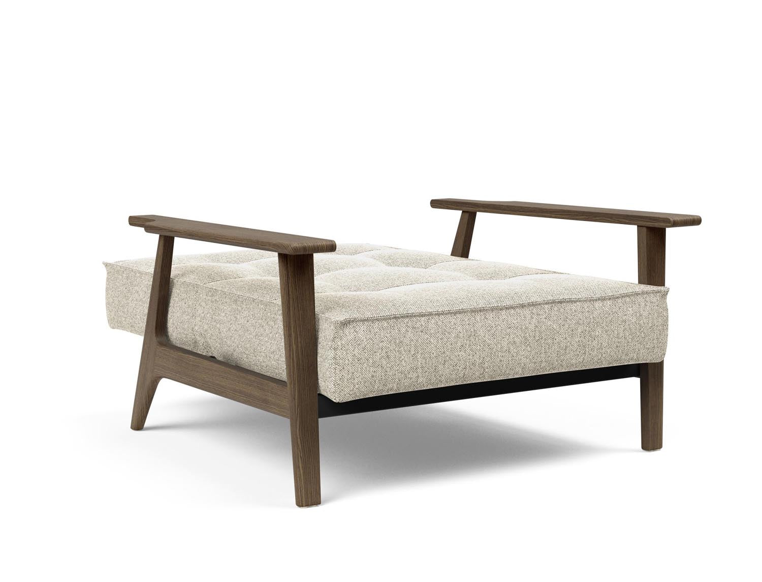 Erleben Sie den Splitback Frej Sessel von Innovation Living – ein elegantes, multifunktionales Möbelstück, das jedem Raum Charakter verleiht.