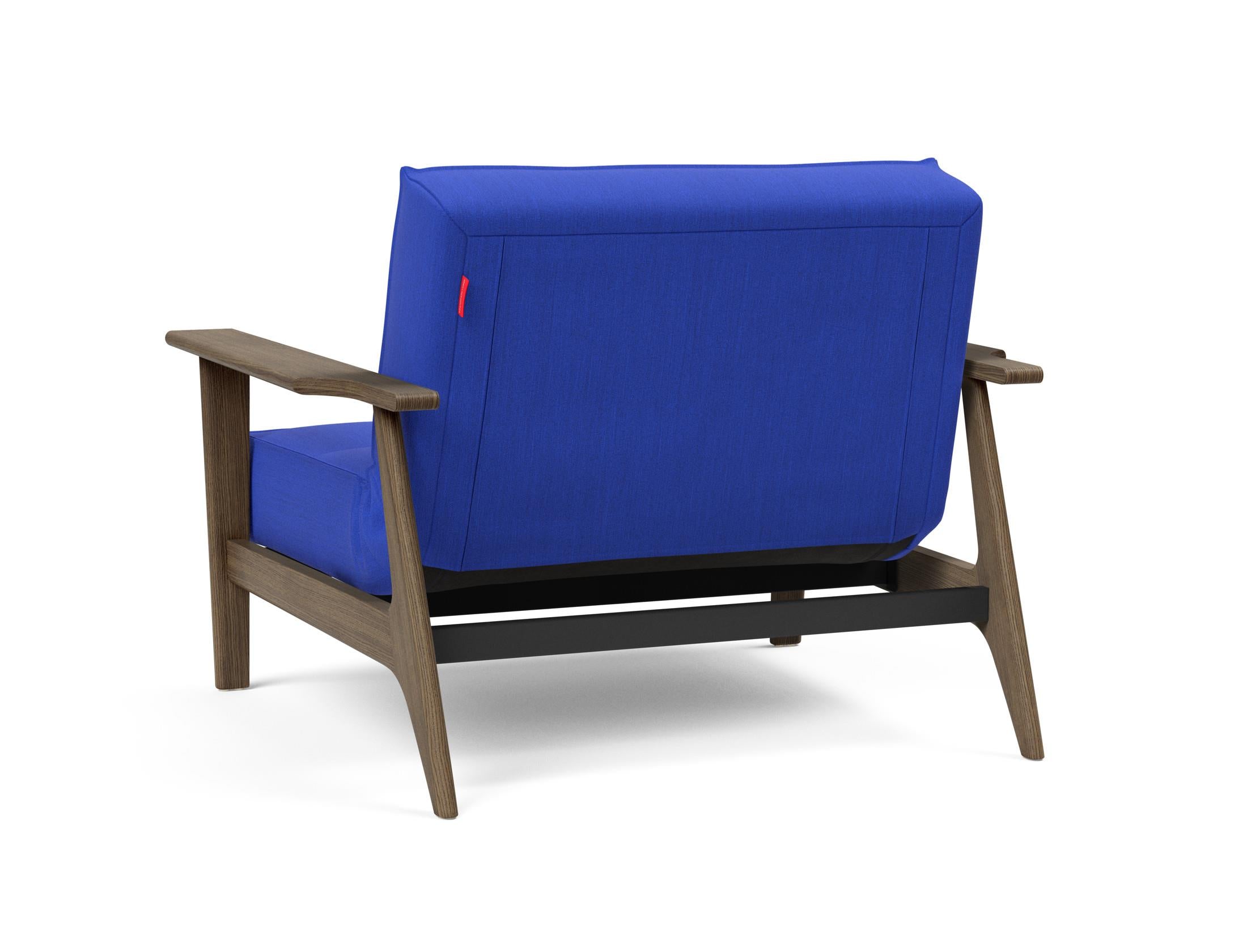 Erleben Sie den Splitback Frej Sessel von Innovation Living – ein elegantes, multifunktionales Möbelstück, das jedem Raum Charakter verleiht.
