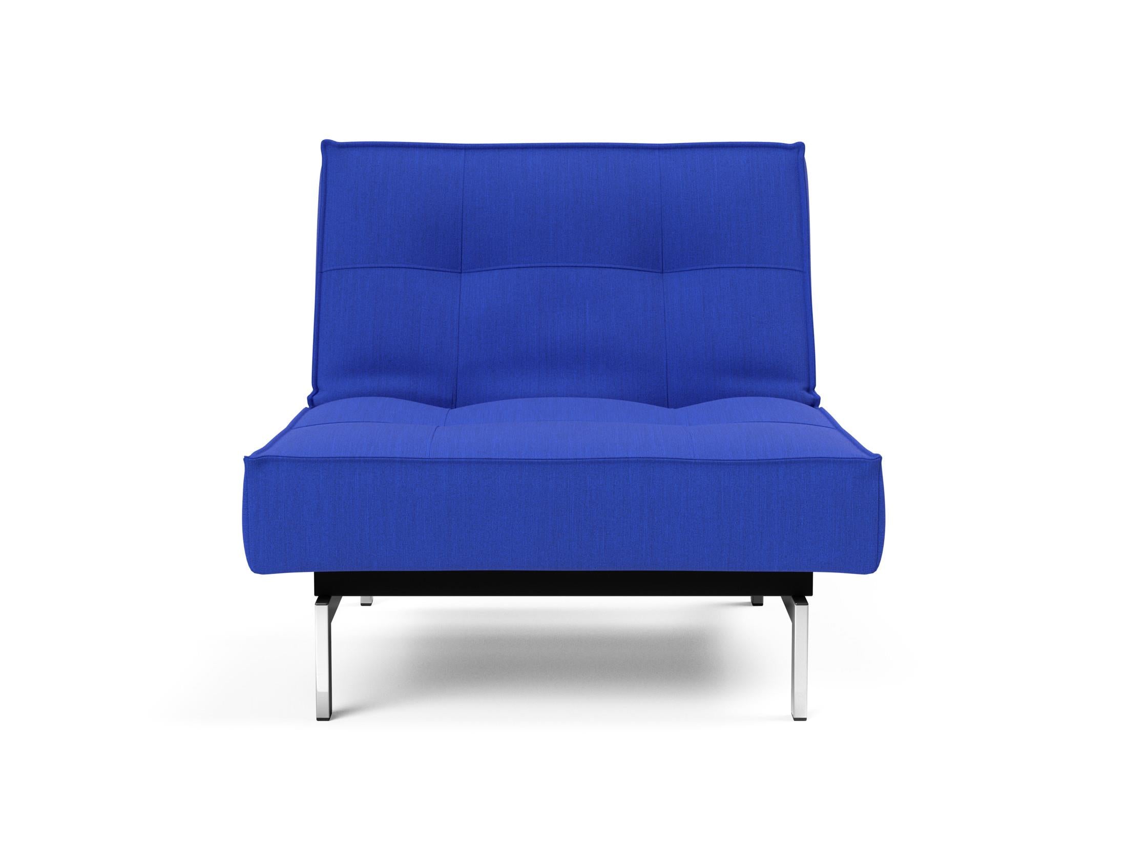 Eleganter Splitback Sessel von Innovation Living, ausgestattet mit einem stilvollen Chromgestell für zeitgemäßen Komfort und Design.
