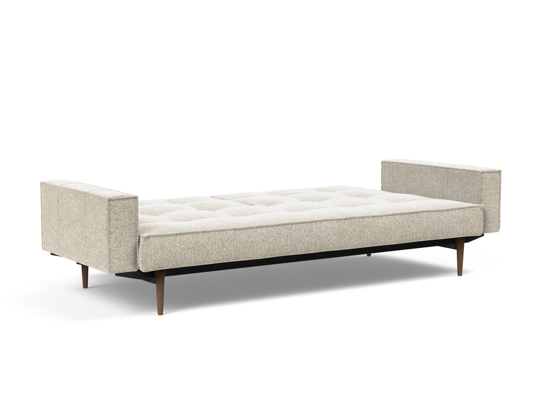 Stylisches Splitback Sofabett 115 Styletto von Innovation Living mit komfortablen Armlehnen – ideal für stilvolle Räume und entspannende Nächte.