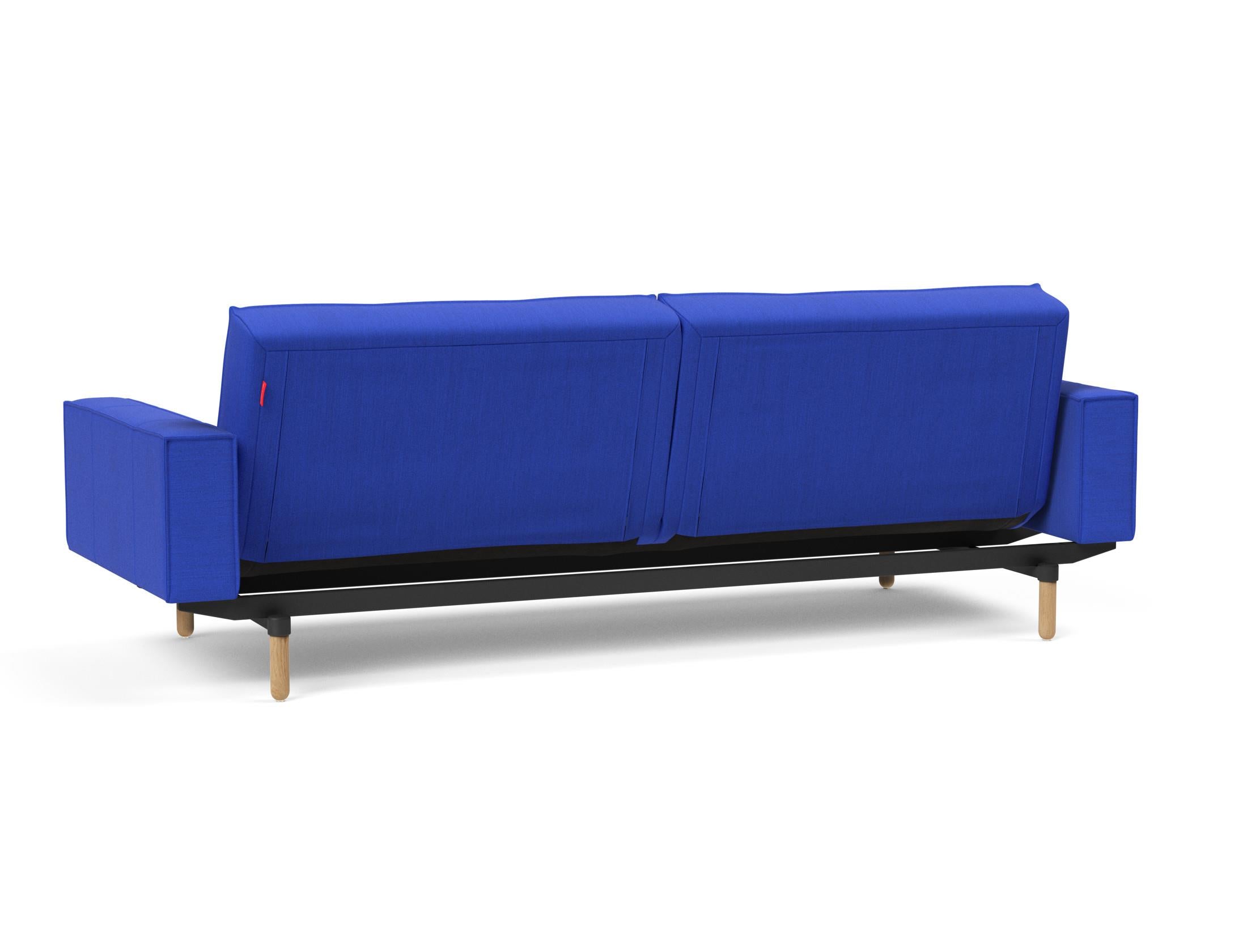 Das stilvolle Splitback Sofabett 115 Stem von Innovation Living überzeugt durch seine Flexibilität und modernen Armlehnen, ideal für jedes Wohnambiente.