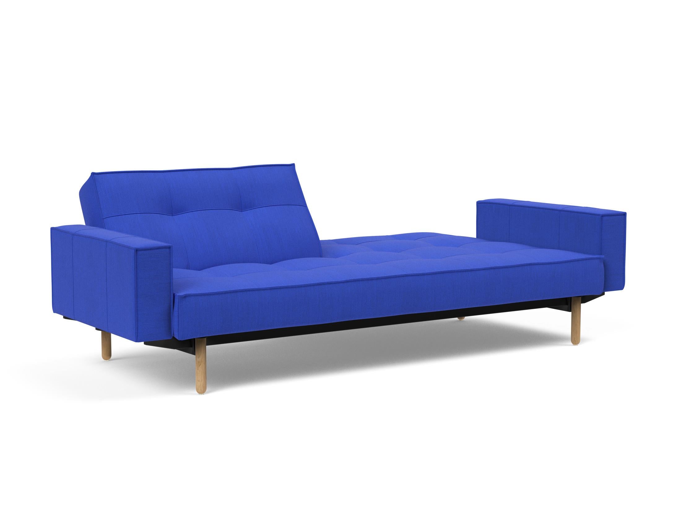 Das stilvolle Splitback Sofabett 115 Stem von Innovation Living vereint modernes Design mit praktischen Armlehnen und flexibler Funktionalität.