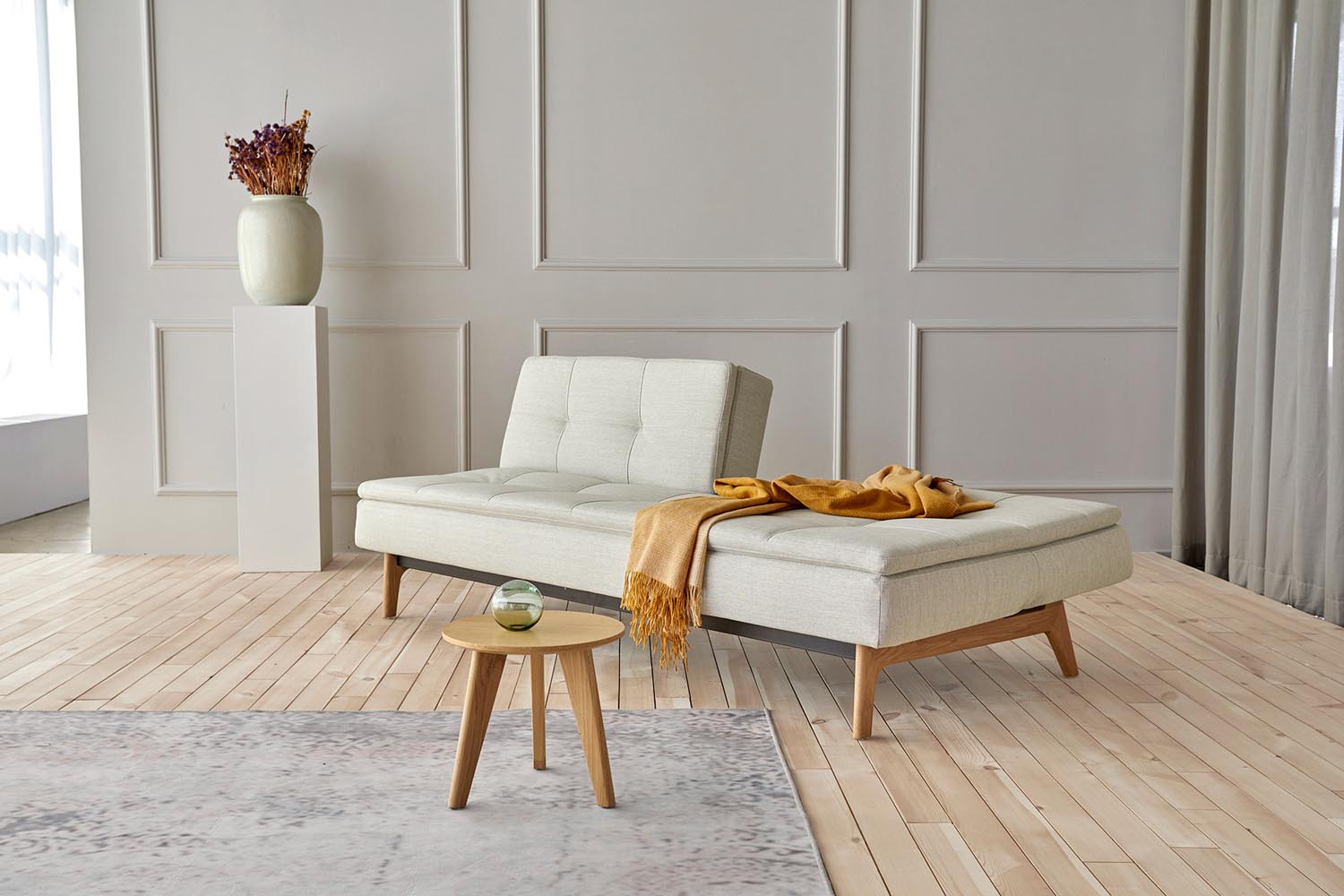 Das Dublexo Eik Schlafsofa 115 Eiche von Innovation Living bietet stilvolle Flexibilität und Komfort – perfekt für jedes Wohnzimmer und Übernachtungsgäste.