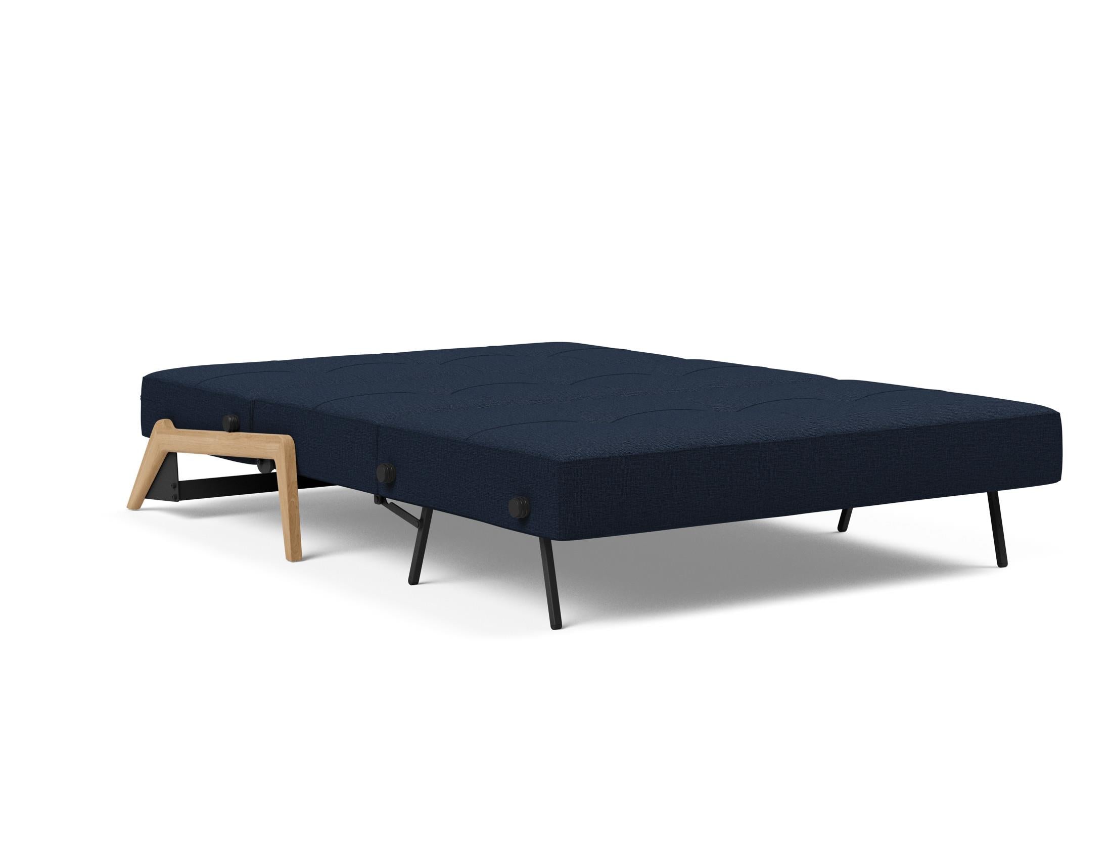 Cubed Klappsofa 140: Kompaktes Design trifft Funktionalität. Verwandelt sich schnell in ein Bett und bietet Stauraum für Bettzeug.