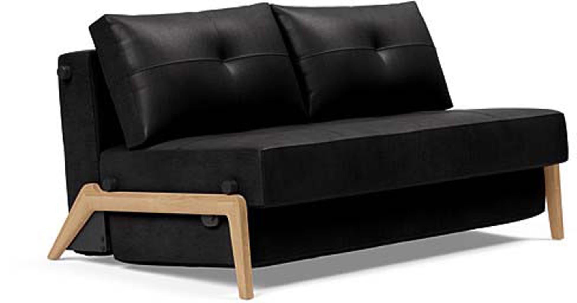 Cubed Klappsofa 140: Kompaktes Design trifft Funktionalität. Verwandelt sich schnell in ein Bett und bietet Stauraum für Bettzeug.