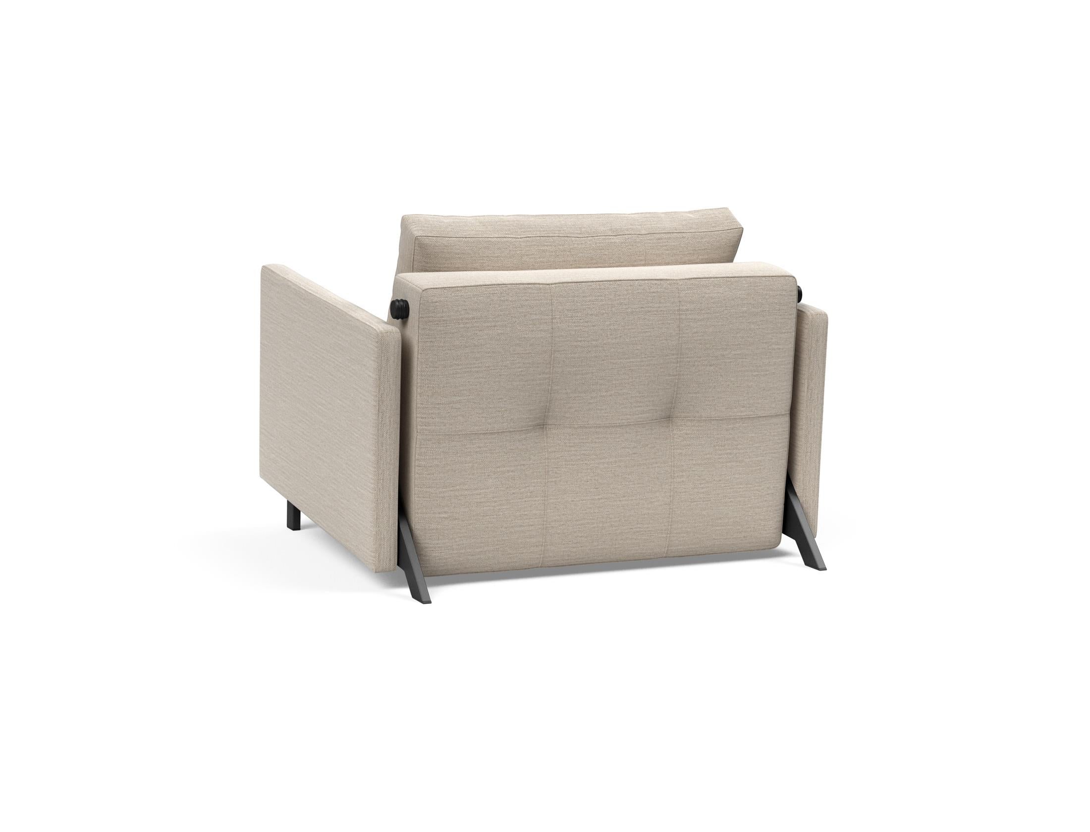 Entdecken Sie den Cubed Sessel 90 mit Armlehnen von Innovation Living – modern, vielseitig und bequem. Ideal für Wohnzimmer und Gästezimmer!