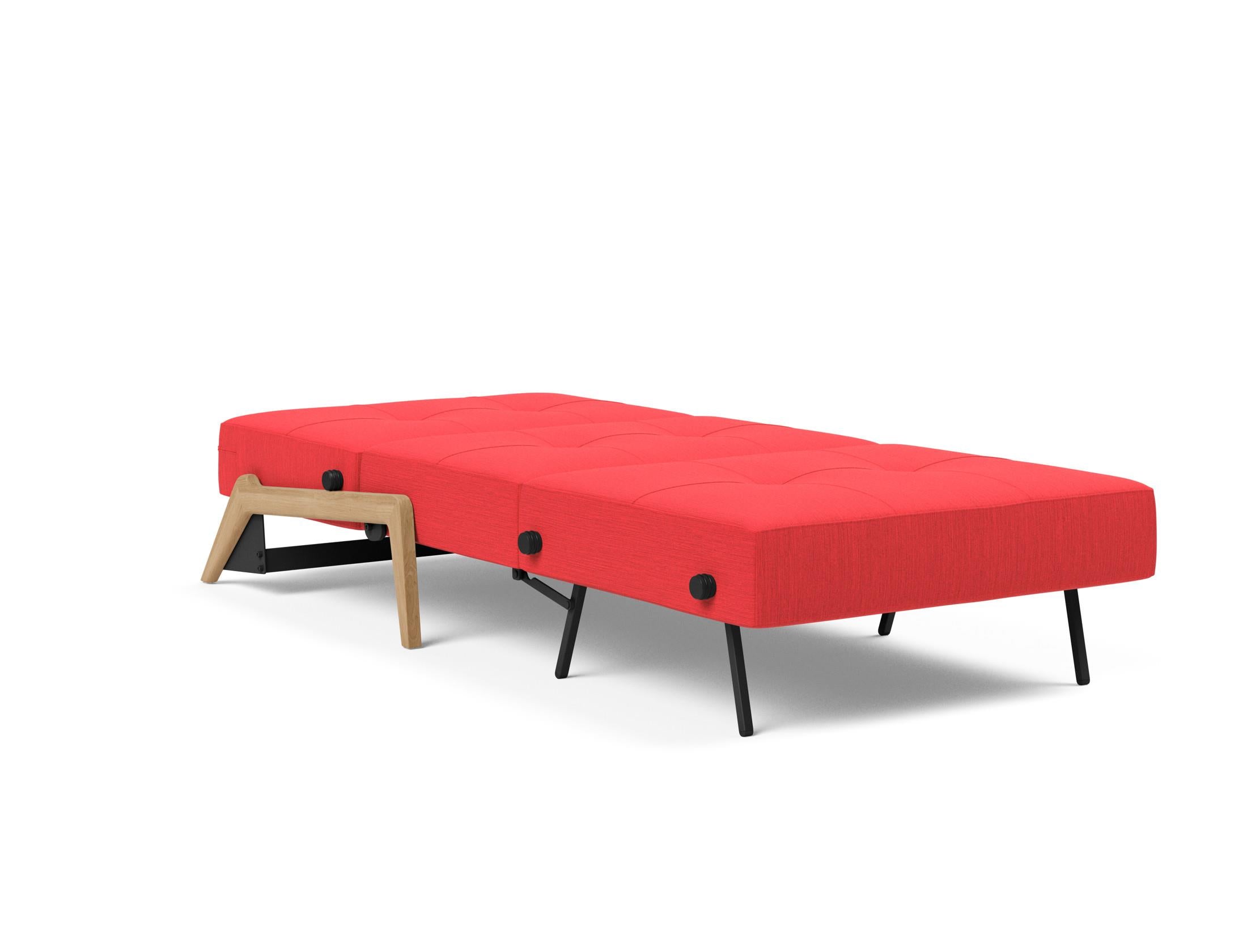 Entdecken Sie den Cubed Sessel 90 von Innovation Living – ein eleganter, multifunktionaler Sessel mit cleverem Stauraum und einfacher Umwandlung in ein Bett.