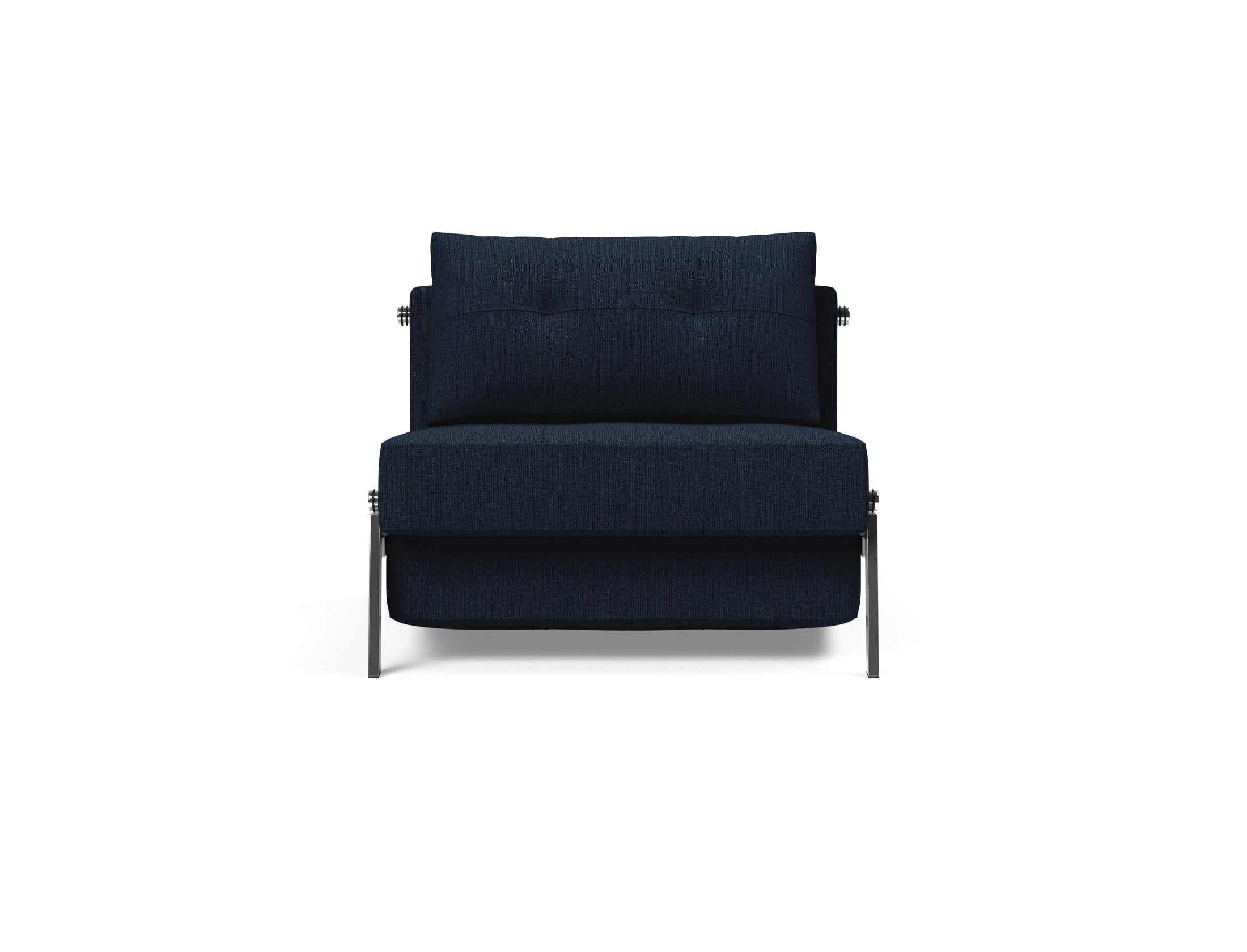 Entdecken Sie den vielseitigen Cubed Sessel 90 von Innovation Living – ein elegantes Möbelstück, das sich schnell in ein Bett verwandelt und Stauraum bietet.