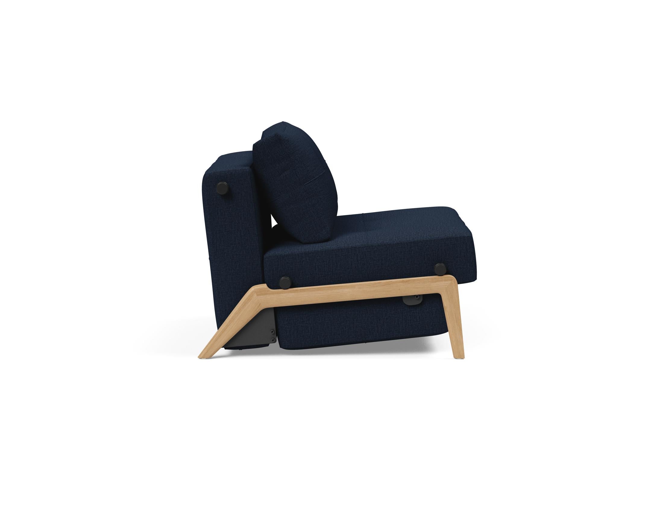 Erleben Sie den Cubed Sessel 90 von Innovation Living: Ein stilvoller, kompakter Sessel mit Bettfunktion und praktischem Stauraum für Ihr Zuhause.
