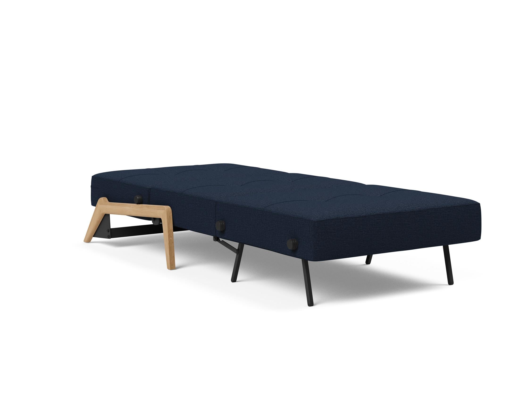 Entdecken Sie den Cubed Sessel 90 von Innovation Living: Ein eleganter, multifunktionaler Sessel mit Bettfunktion und praktischem Stauraum für Ihr Zuhause.