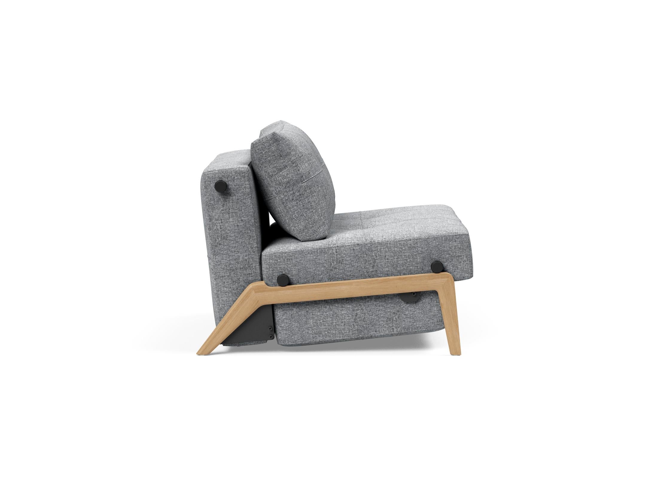 Erleben Sie den Cubed Sessel 90 von Innovation Living: Ein stilvoller, kompakter Sessel mit Bettfunktion und praktischem Stauraum für Ihr Zuhause.