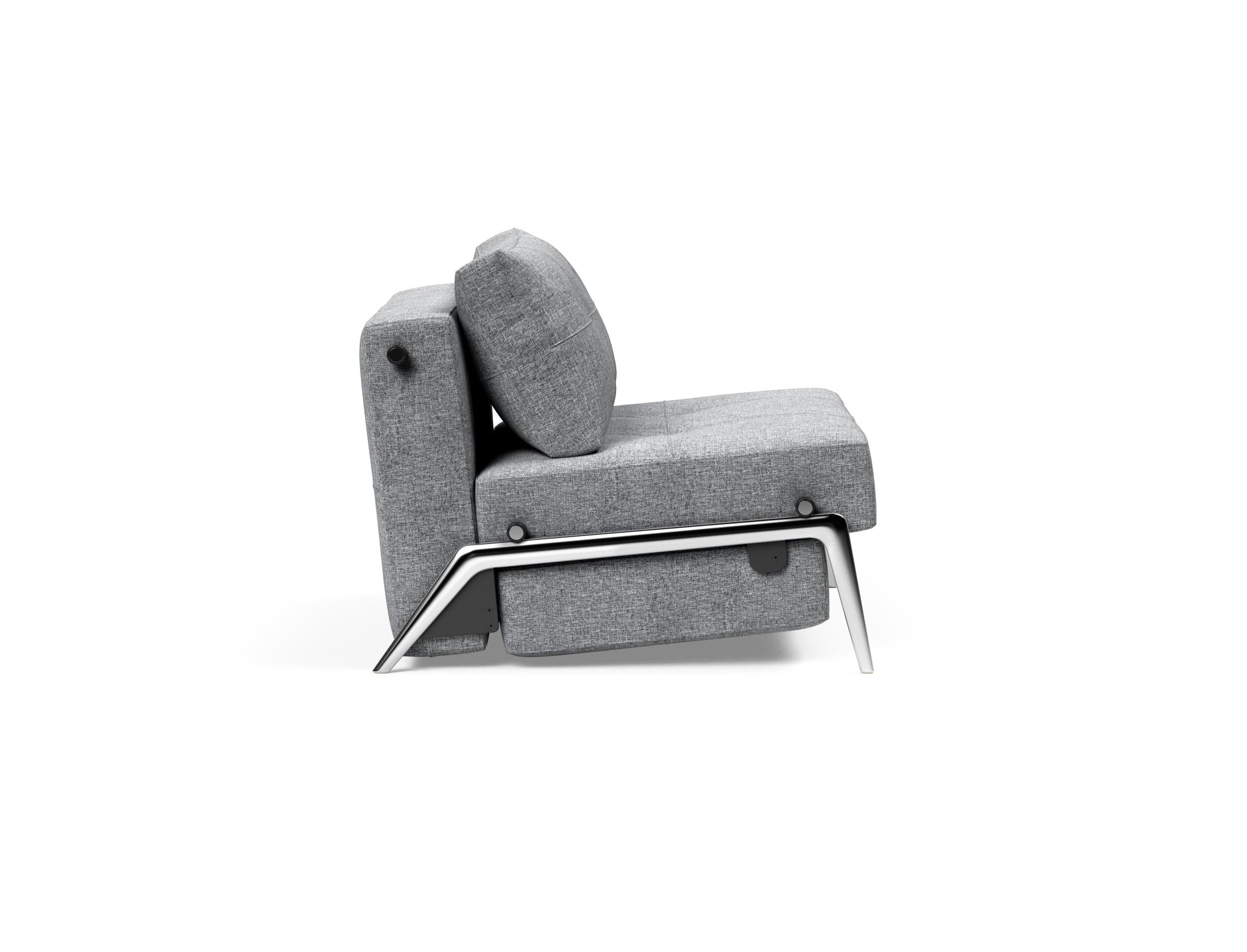 Entdecken Sie den Cubed Sessel 90 von Innovation Living: Ein eleganter, multifunktionaler Sessel mit modernem Design, der sich mühelos in ein Bett verwandelt.