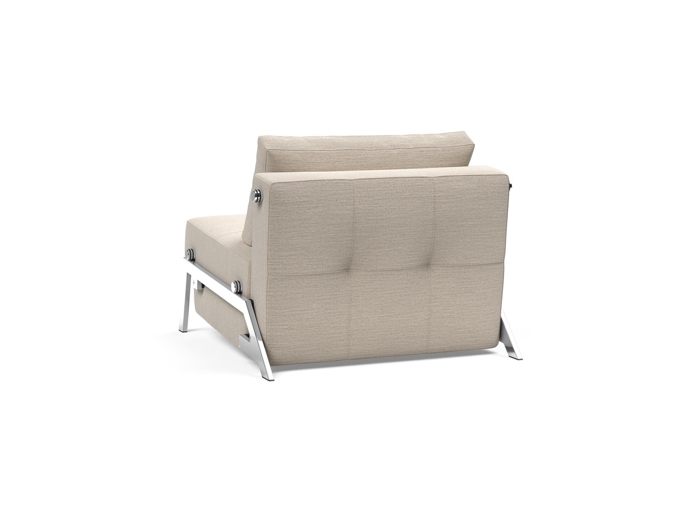 Erleben Sie den Cubed Sessel 90 von Innovation Living: Ein stilvoller, kompakter Sessel mit Bettfunktion und praktischem Stauraum für Ihr Zuhause.