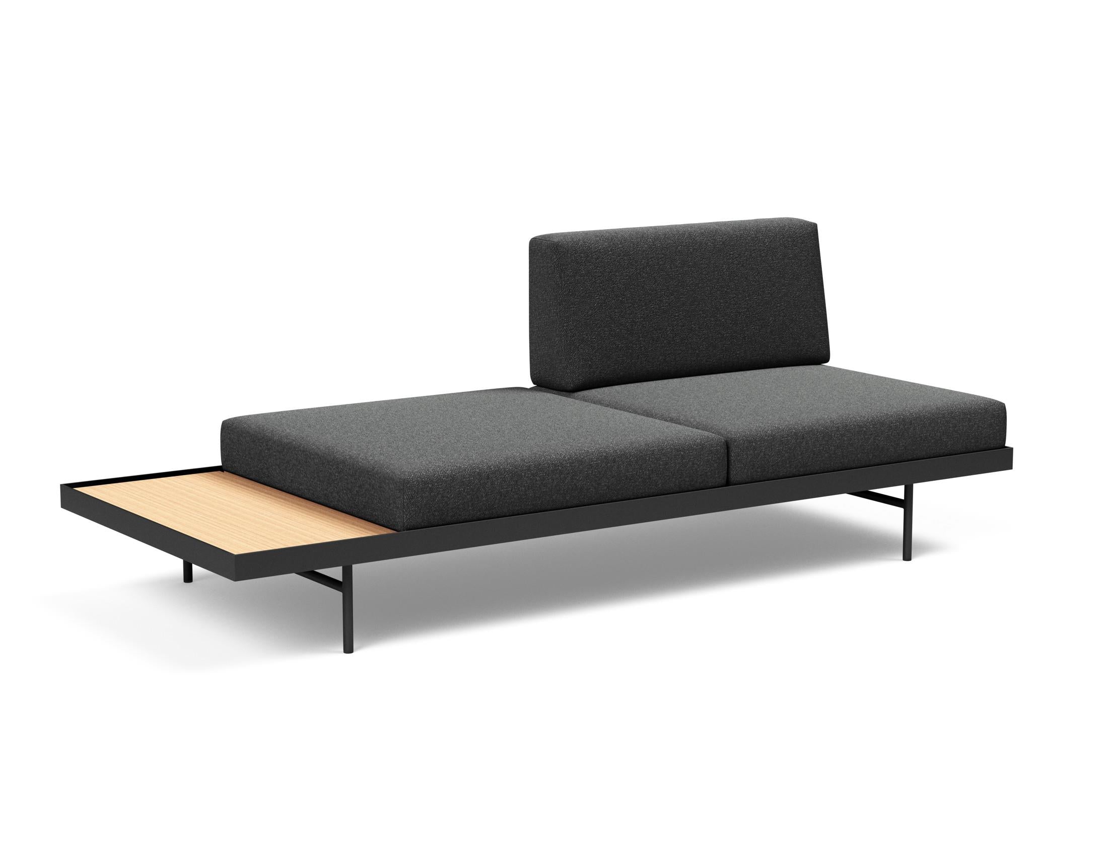 Das Puri Klappsofa von Innovation Living vereint modernes Design mit Funktionalität und bietet eine praktische Schlafgelegenheit sowie einen integrierten Tisch.