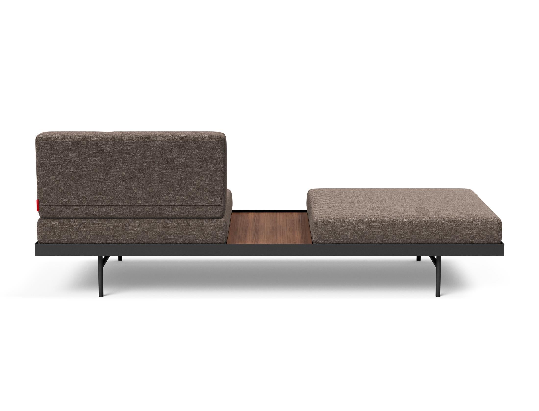 Das Puri Klappsofa von Innovation Living bietet stilvolle Flexibilität und Komfort, ideal für kompakte Wohnräume und als Gästebett.