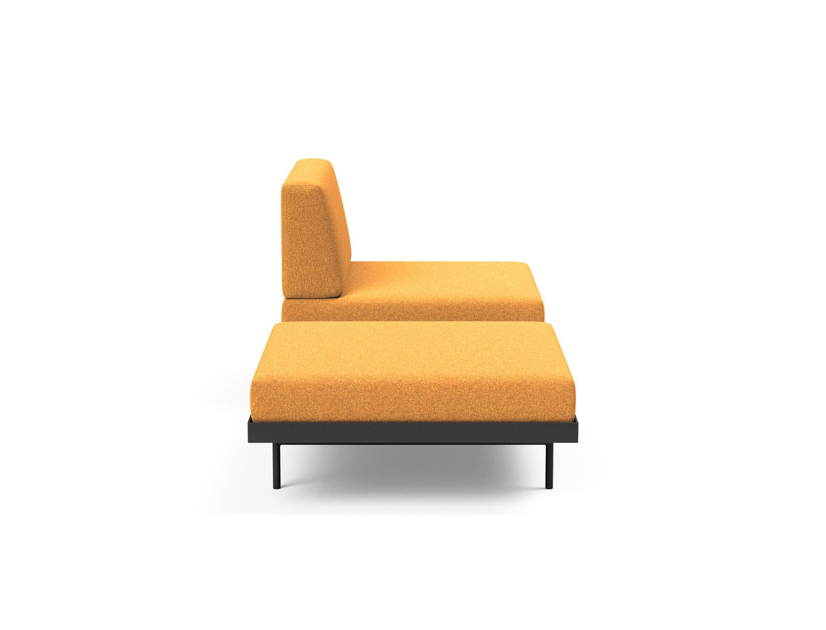 Puri Klappsofa mit Tisch in 536 Bouclé Ochre präsentiert im Onlineshop von KAQTU Design AG. Bettsofa ist von Innovation Living