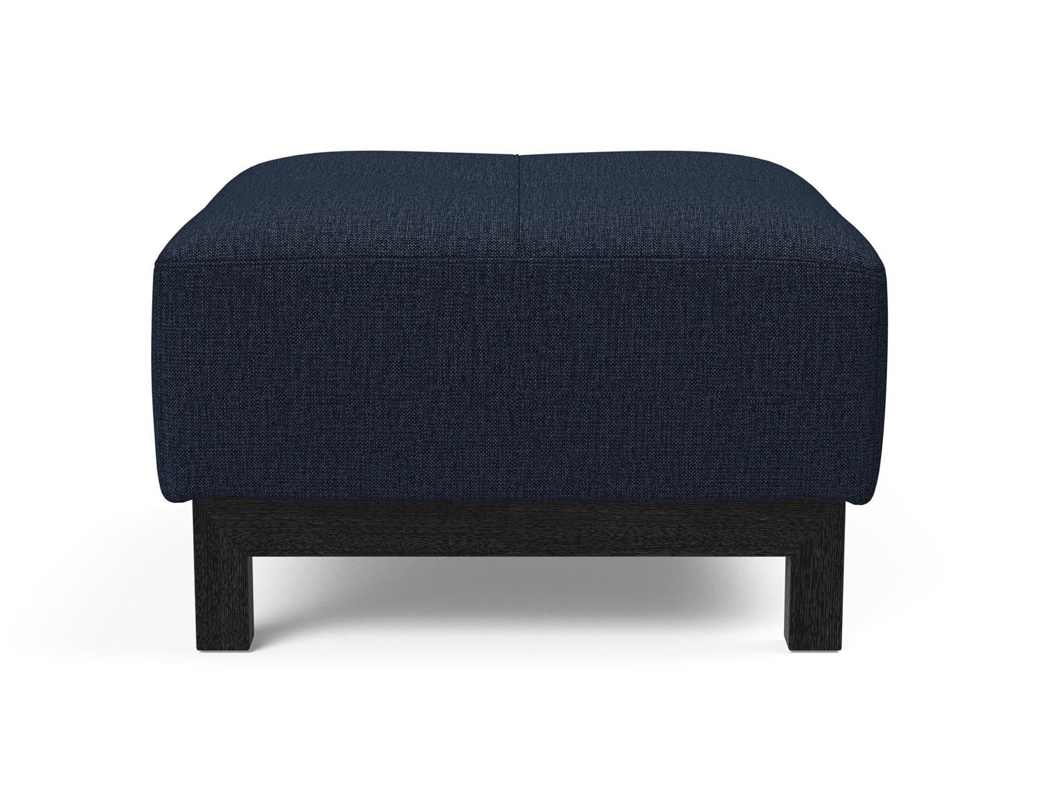 Entdecken Sie die Bifrost D.E.L. Ottoman von Innovation Living – stilvolles Design aus schwarzer Eiche, vielseitig einsetzbar und perfekt kombinierbar.