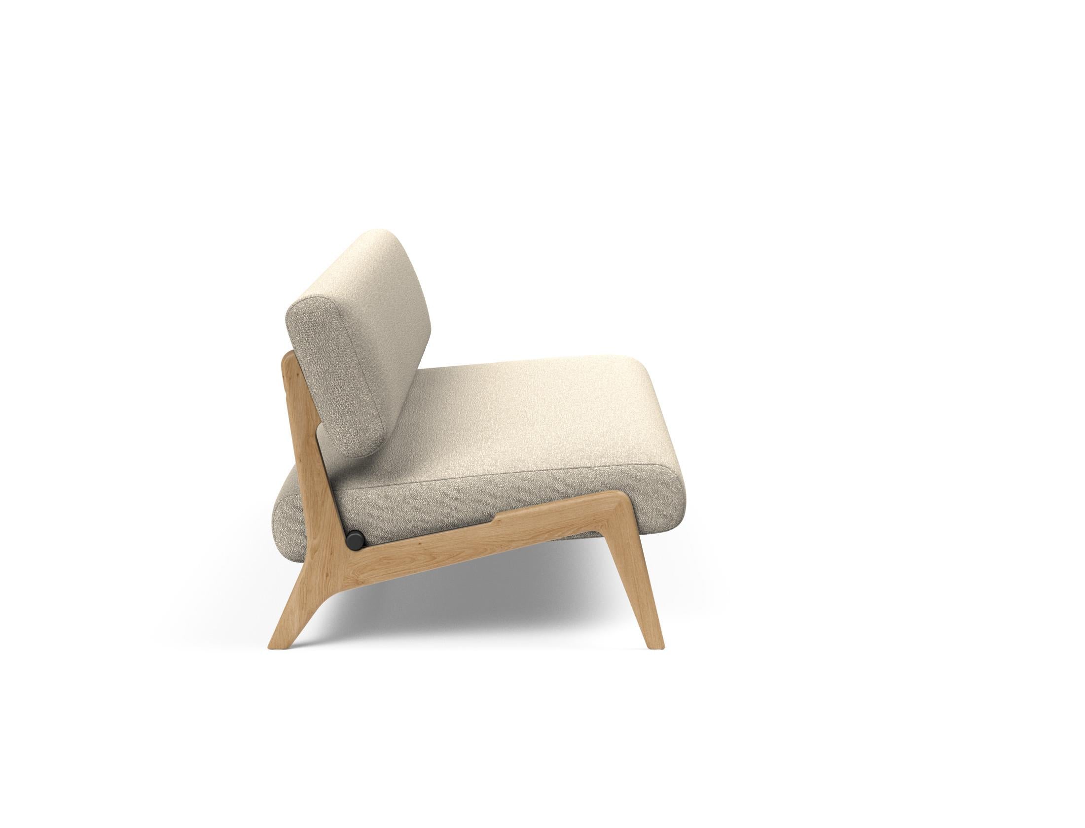 Erleben Sie das Nolis Tagesbett von Innovation Living – eine harmonische Verbindung aus elegantem Design, robustem Eichenholz und individuellem Komfort für Ihr Zuhause.