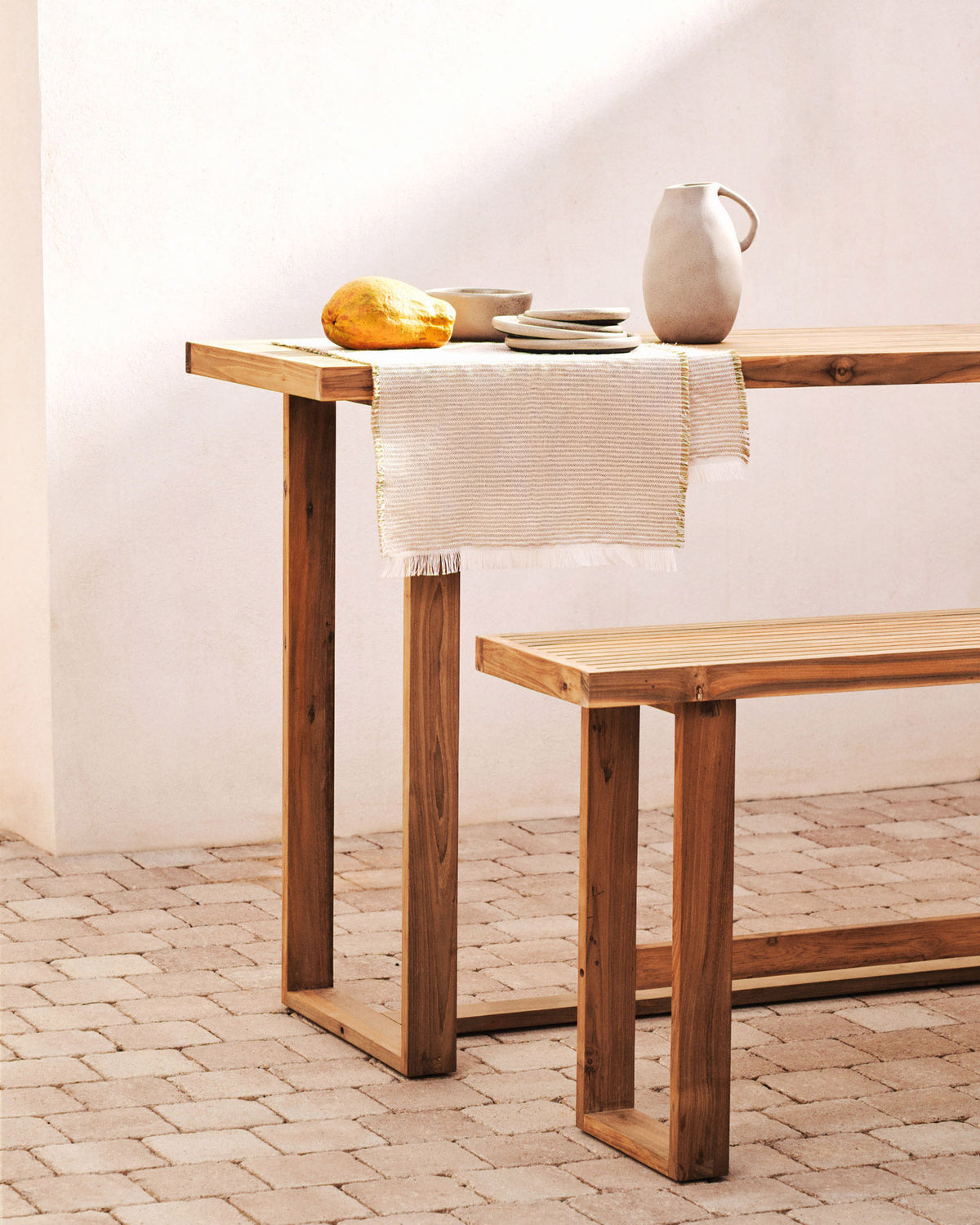 Canadell 100% Outdoor-Tisch aus recyceltem massivem Teakholz 220 x 100 cm in Natur präsentiert im Onlineshop von KAQTU Design AG. Gartentisch ist von Kave Home
