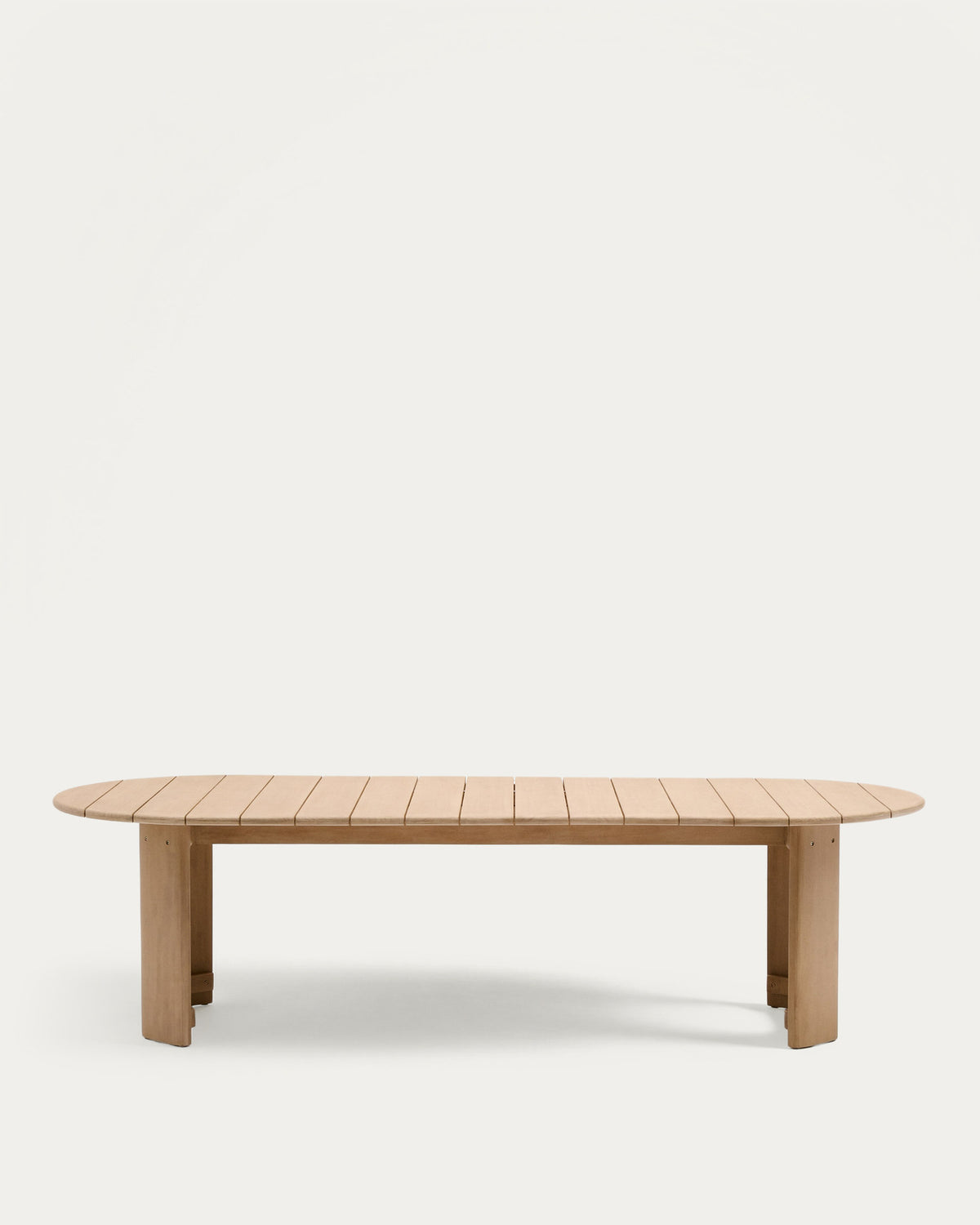 Xoriguer Tisch aus massivem Eukalyptusholz FSC 100% 280 x 110 cm in Natur präsentiert im Onlineshop von KAQTU Design AG. Gartentisch ist von Kave Home