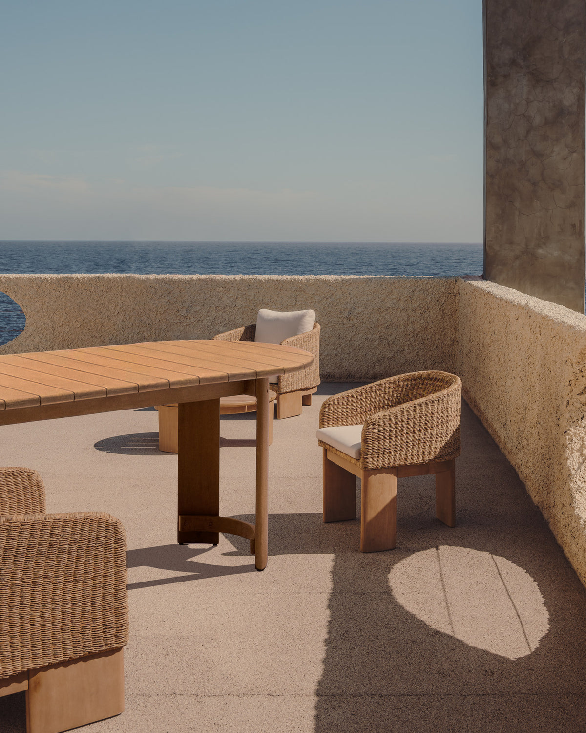 Xoriguer Tisch aus massivem Eukalyptusholz FSC 100% 280 x 110 cm in Natur präsentiert im Onlineshop von KAQTU Design AG. Gartentisch ist von Kave Home