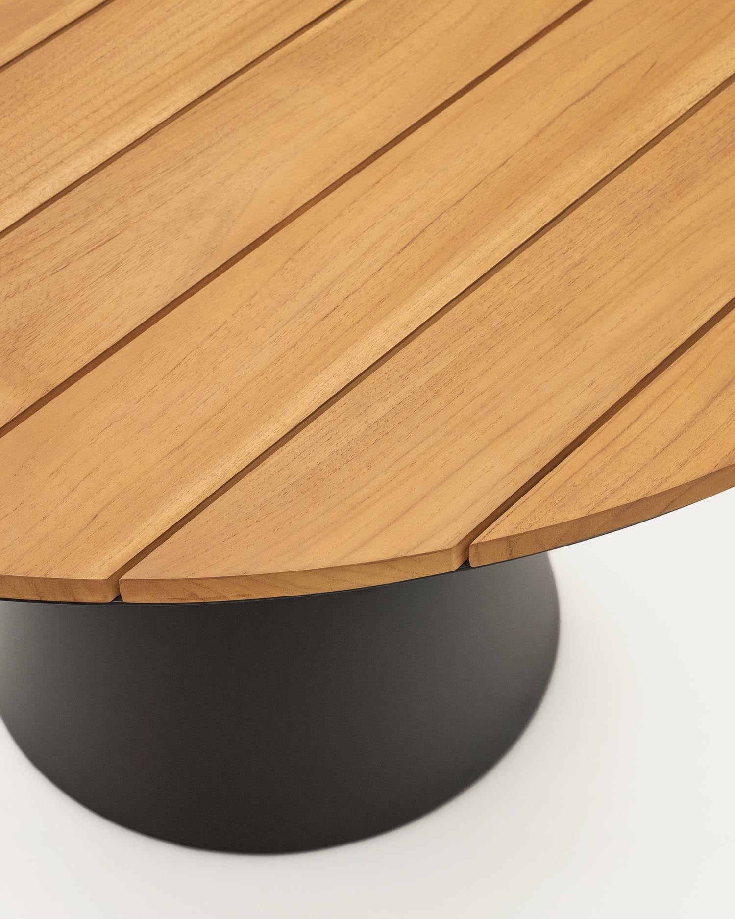 Moderner runder Outdoor-Tisch aus Aluminium mit grauem Finish und FSC-zertifiziertem Teakholz, ideal für Terrasse oder Garten, Ø 120 cm.