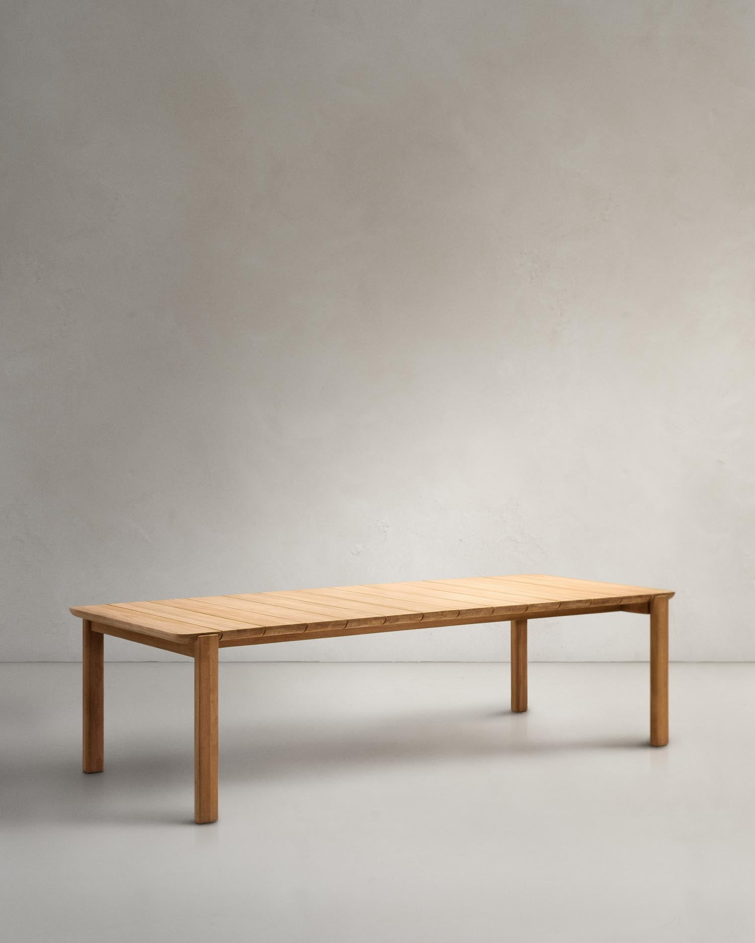 Massiver Icaro Tisch aus FSC-zertifiziertem Teakholz, 280x112 cm, von Kave Home – stilvoll, langlebig und umweltfreundlich.