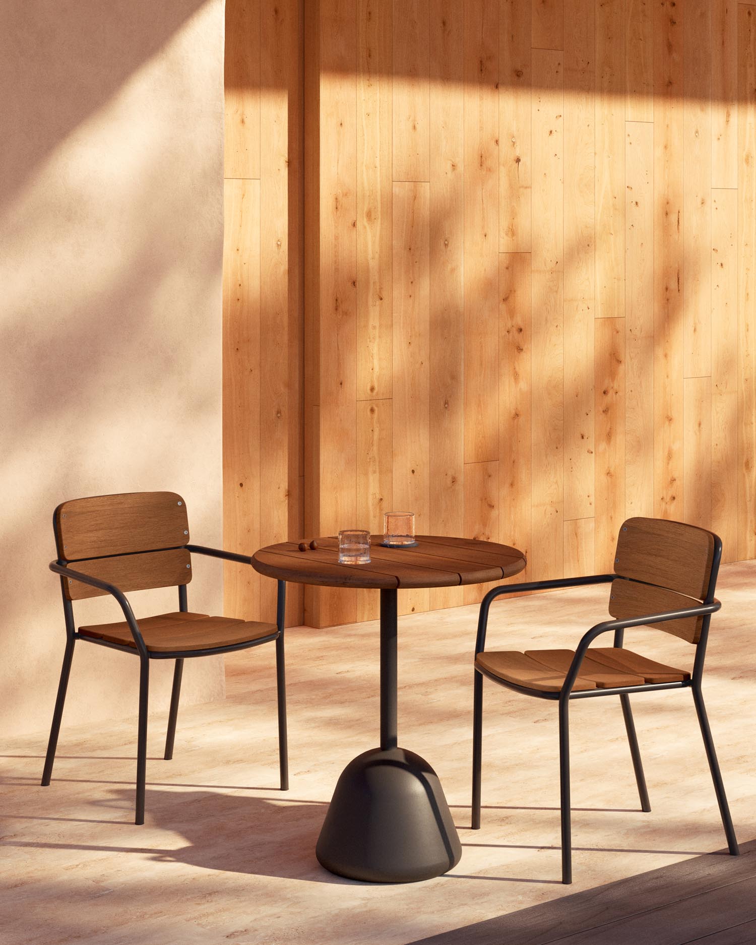 Stilvoller Gartentisch aus robustem Akazienholz mit edlem Walnuss-Finish und modernem Metallgestell, FSC-zertifiziert, ideal für gemütliche Stunden im Freien.