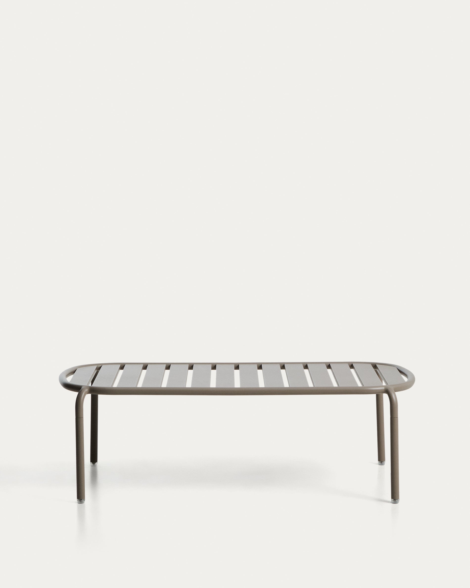 Outdoor-Couchtisch Joncols aus Aluminium mit taupefarbener Lackierung, Ø 113 x 65 cm in Taupe präsentiert im Onlineshop von KAQTU Design AG. Loungetisch ist von Kave Home