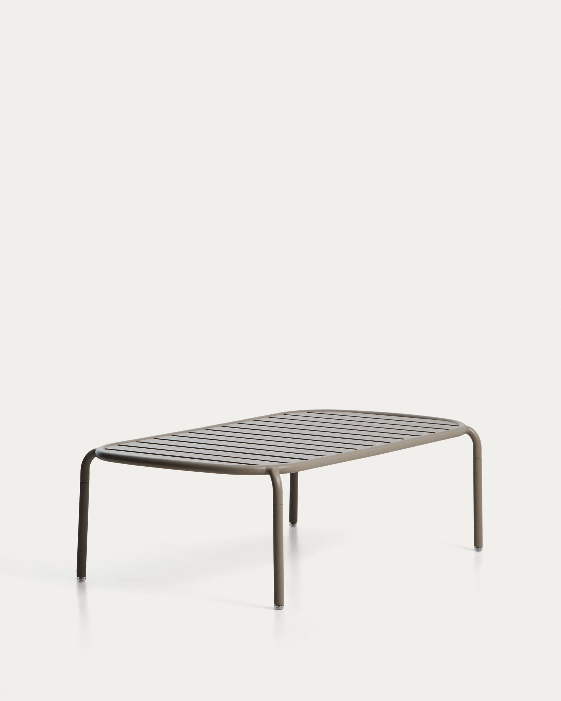 Outdoor-Couchtisch Joncols aus Aluminium mit taupefarbener Lackierung, Ø 113 x 65 cm in Taupe präsentiert im Onlineshop von KAQTU Design AG. Loungetisch ist von Kave Home